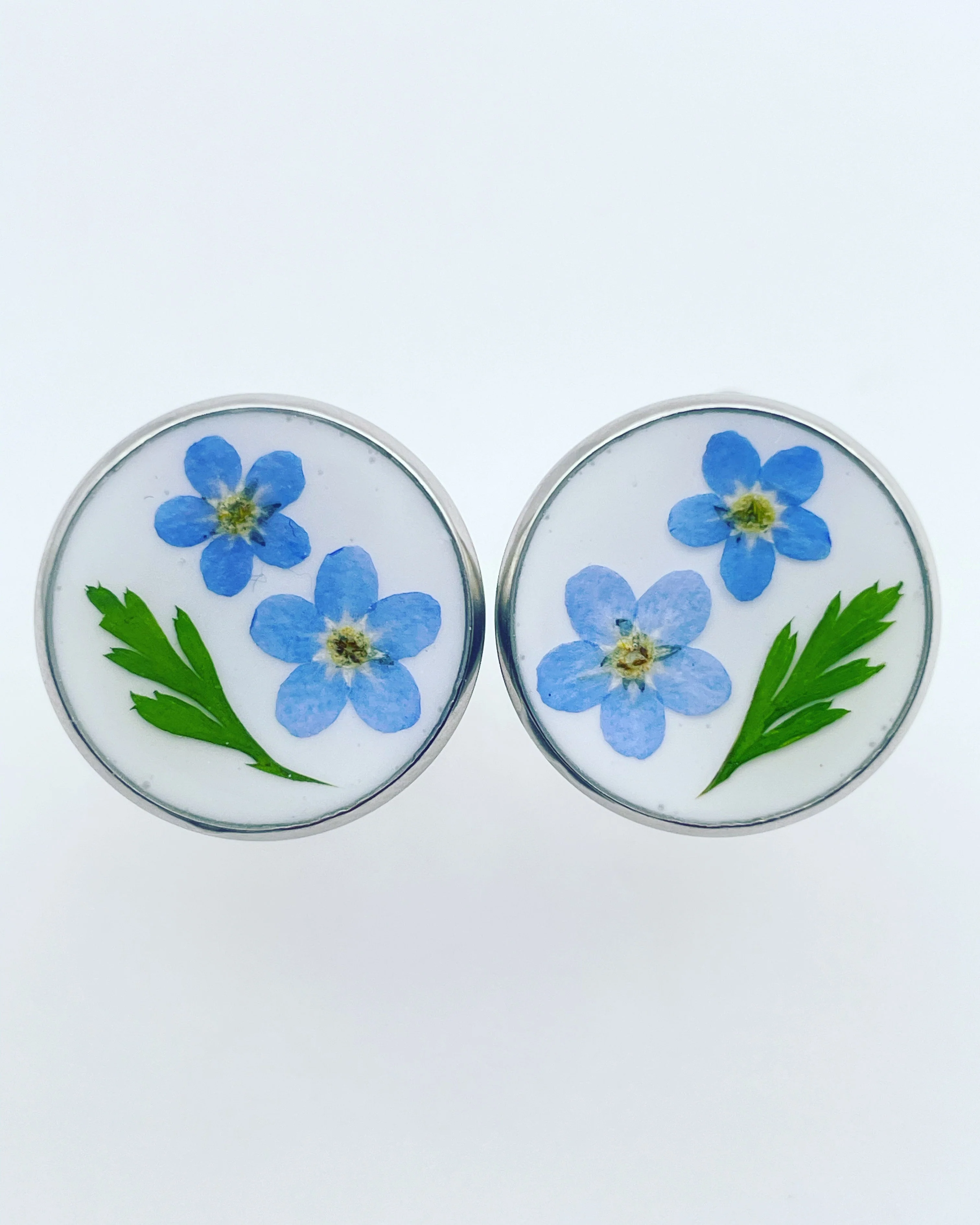 Cufflinks with forget-me-not flowers in 16mm