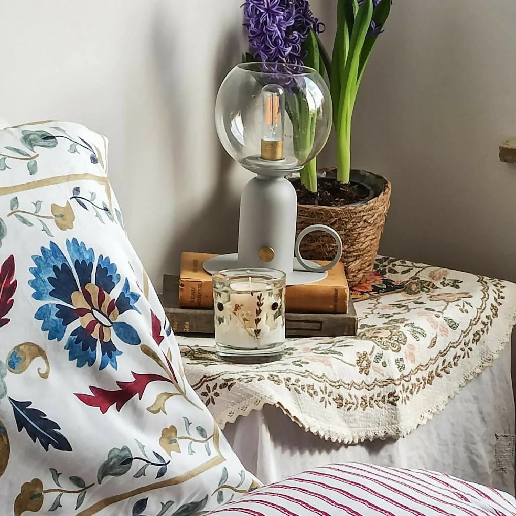 DAISY AND LAVENDER BOTANICAL SCENTED CANDLE - Image 2