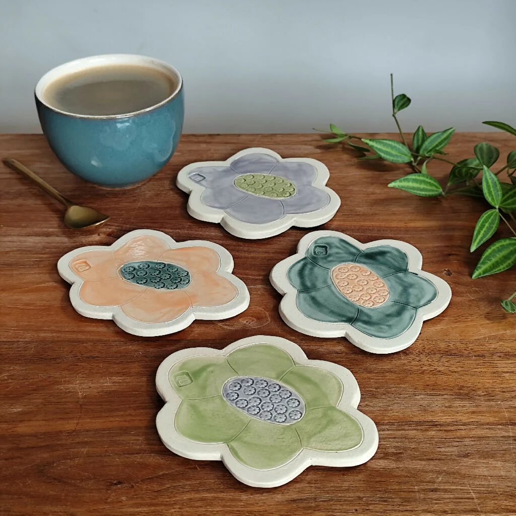 Daisy Flower Shaped Ceramic Coaster - Image 2
