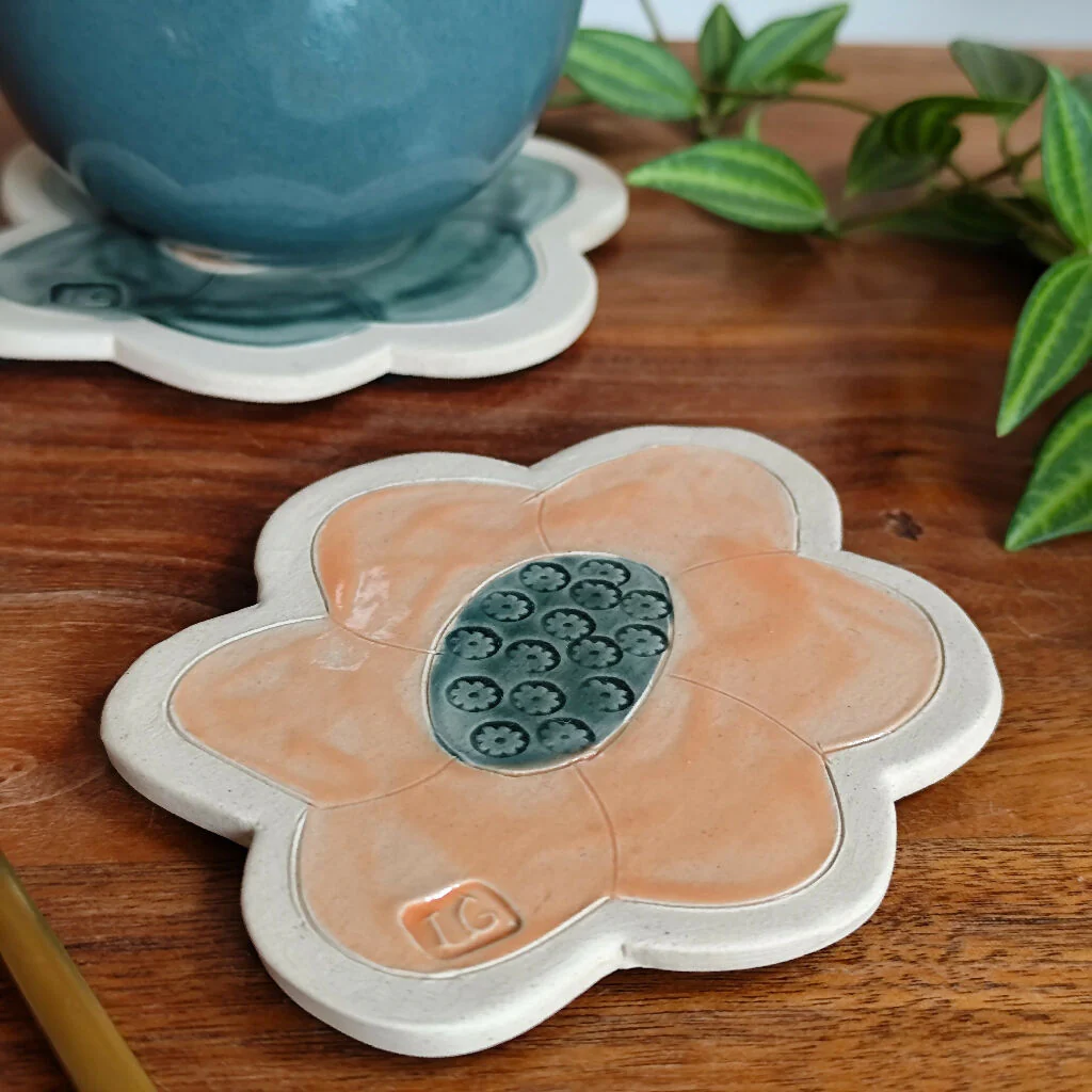 Daisy Flower Shaped Ceramic Coaster - Image 3