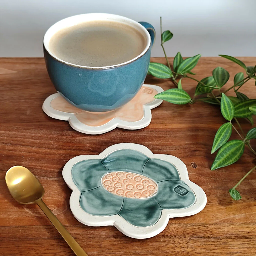 Daisy Flower Shaped Ceramic Coaster - Image 4