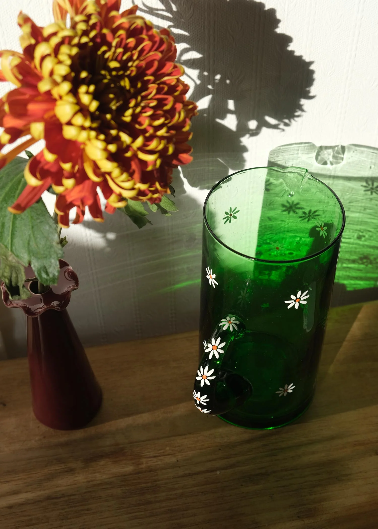 Daisy green recycled glass jug