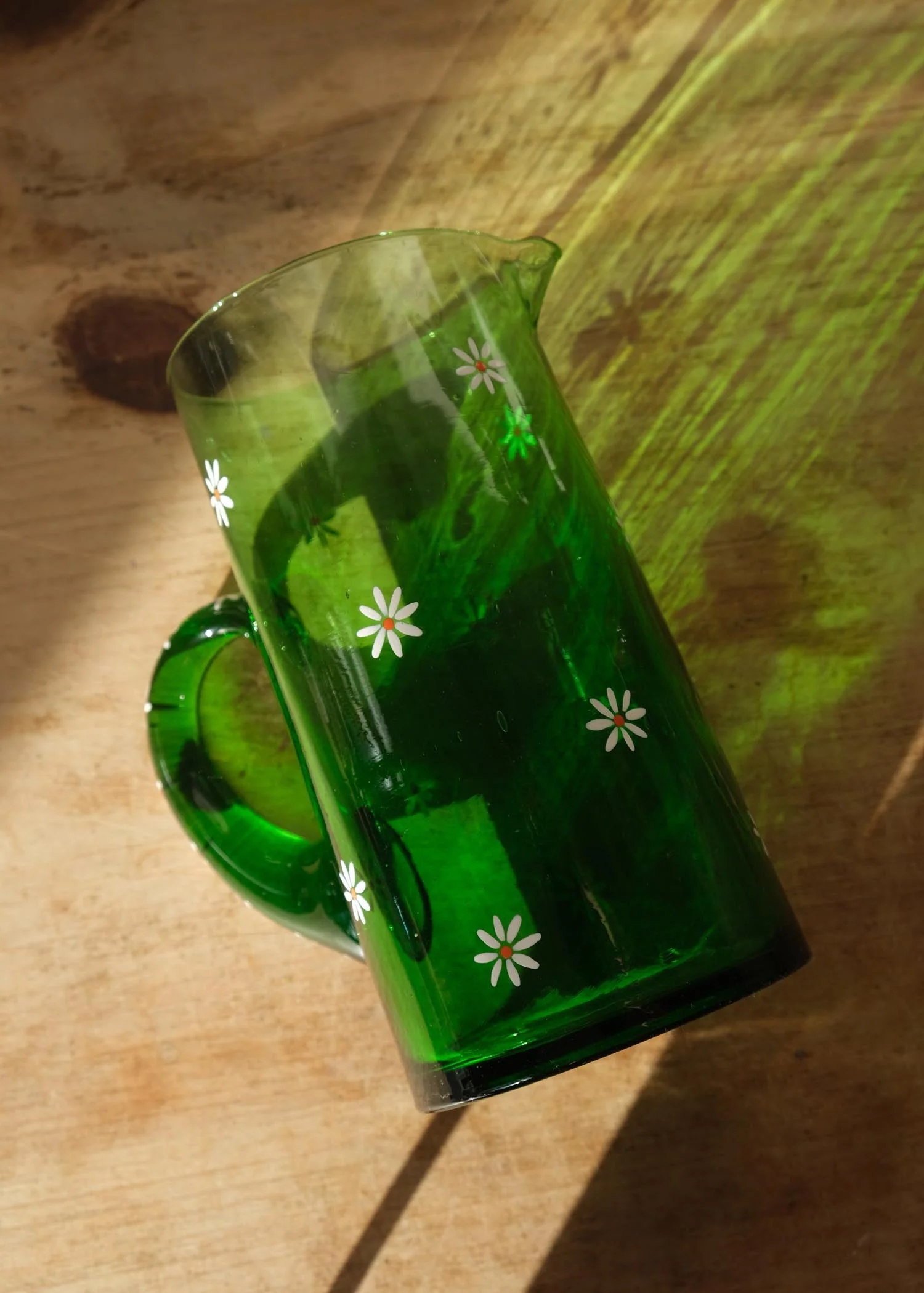 Daisy green recycled glass jug - Image 2