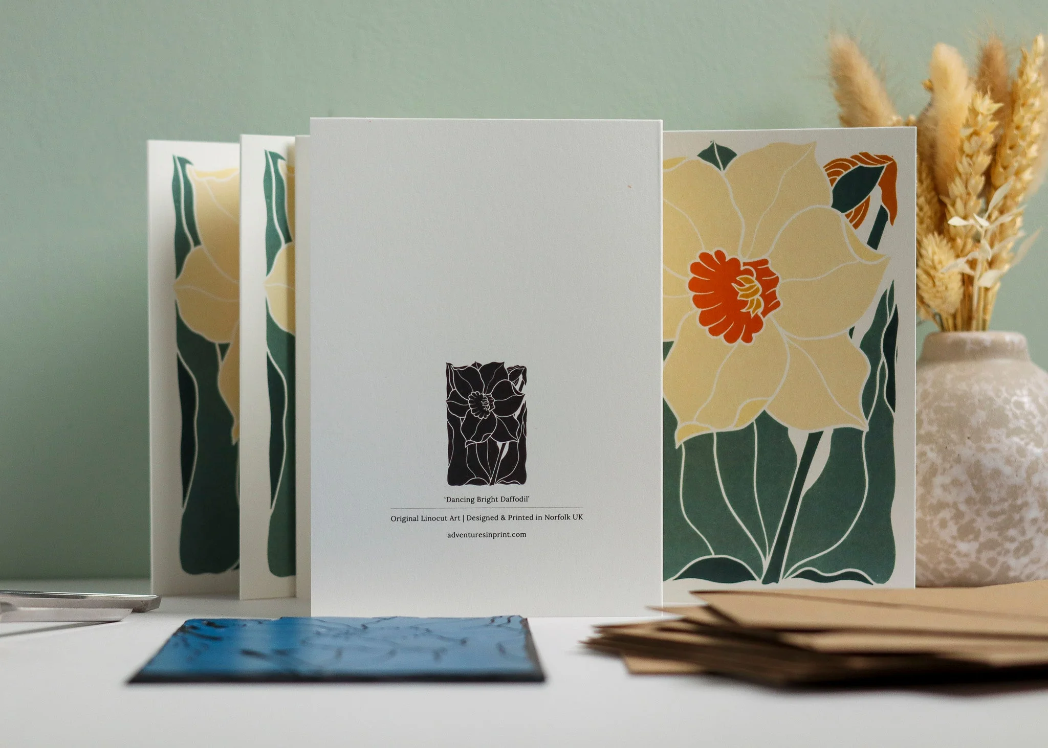 Dancing Bright Daffodil | Set of 8 Notecards & Envelopes - Image 2