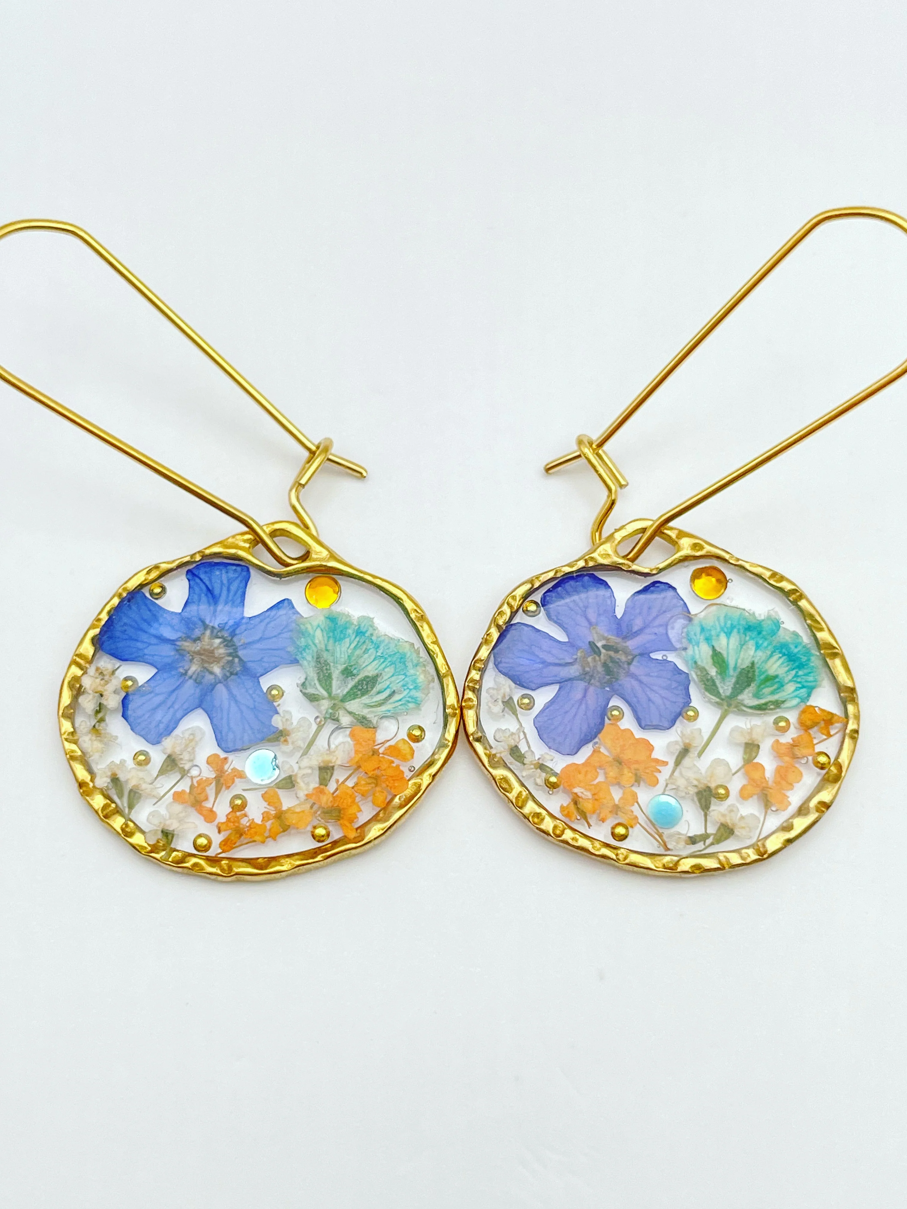 Dangle earrings with flowers in vintage colours - Image 3