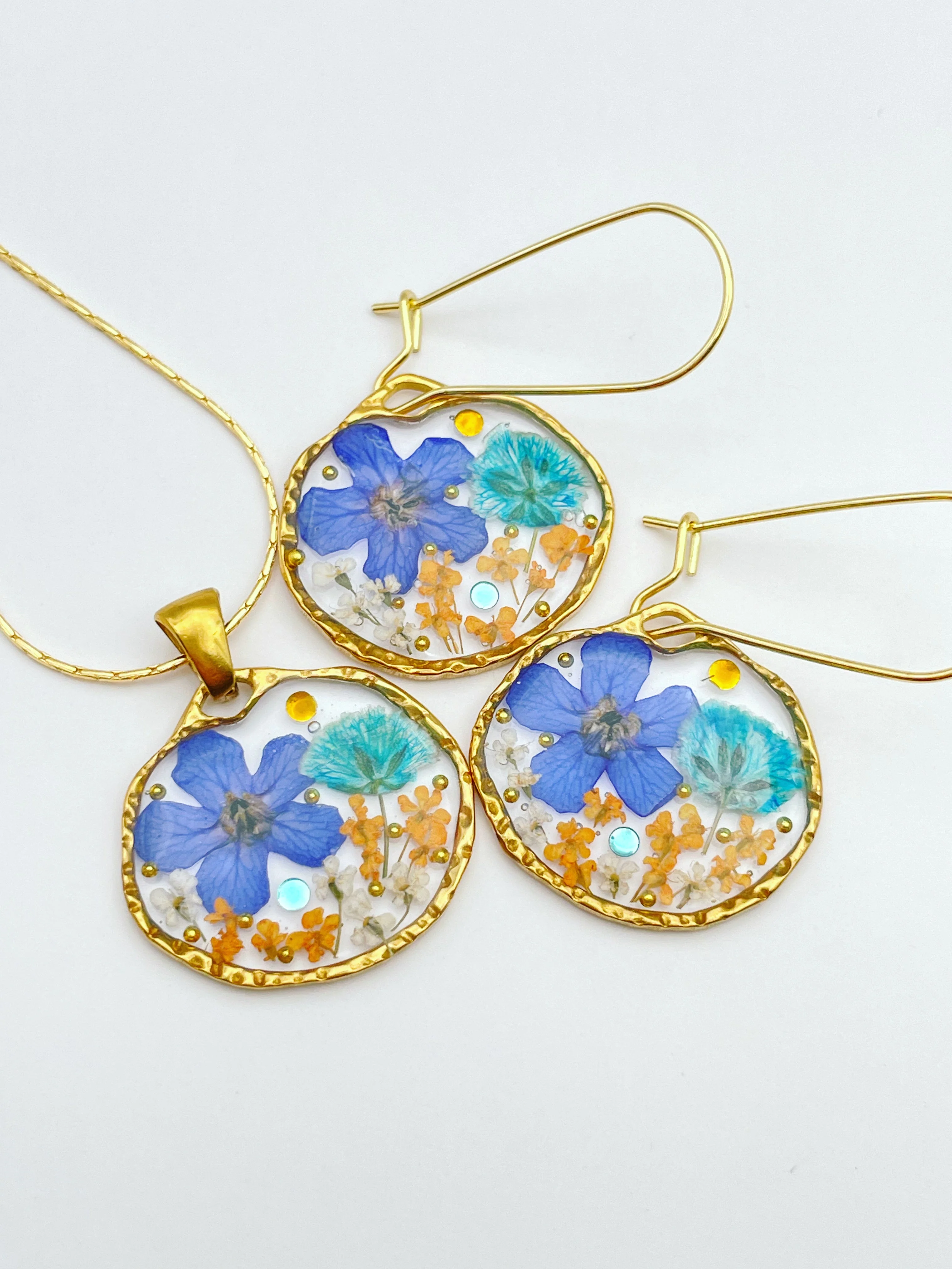 Dangle earrings with flowers in vintage colours - Image 6