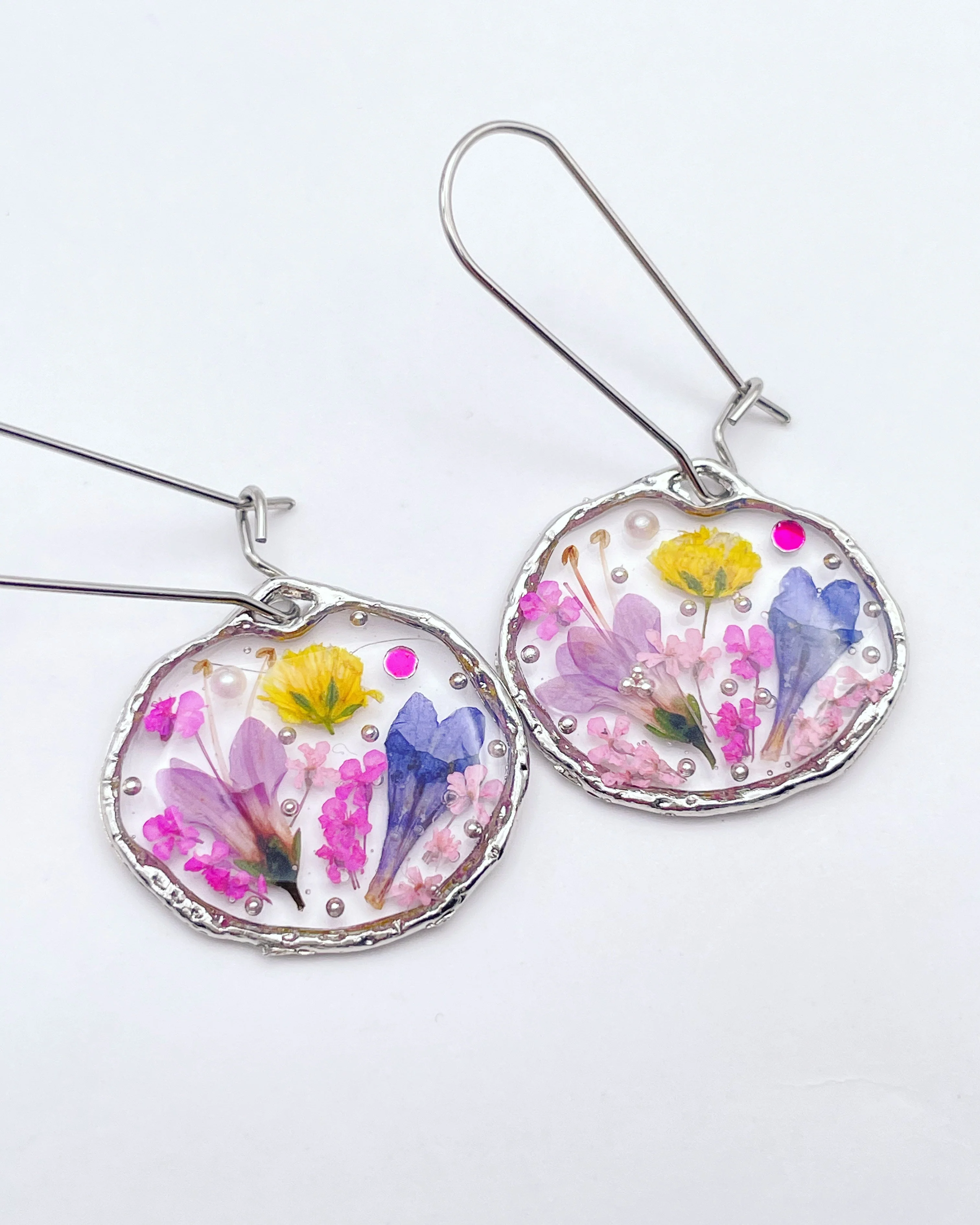 Dangle earrings with lavender and lily flowers - Image 7
