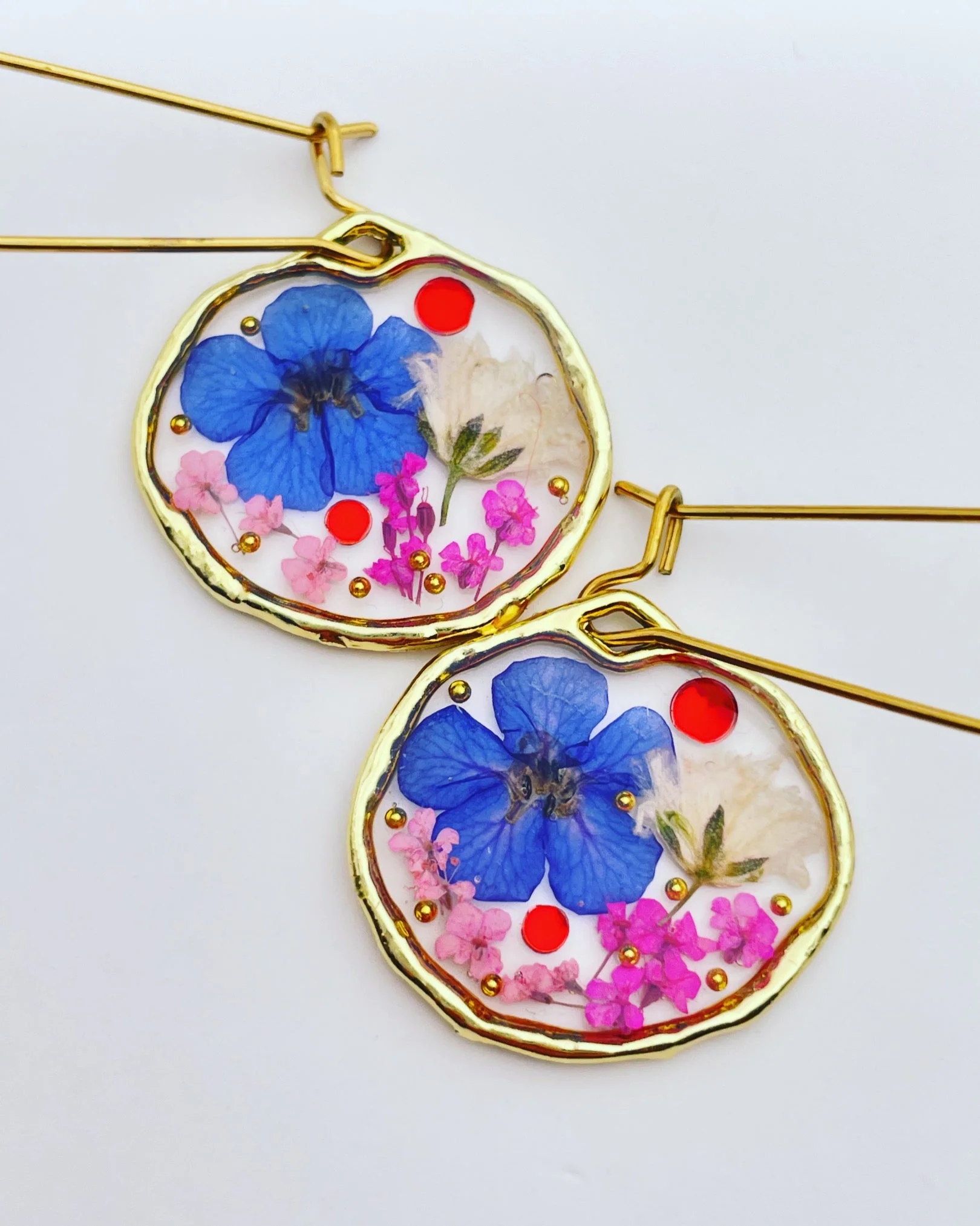 Dangle earrings with real flowers - Image 2
