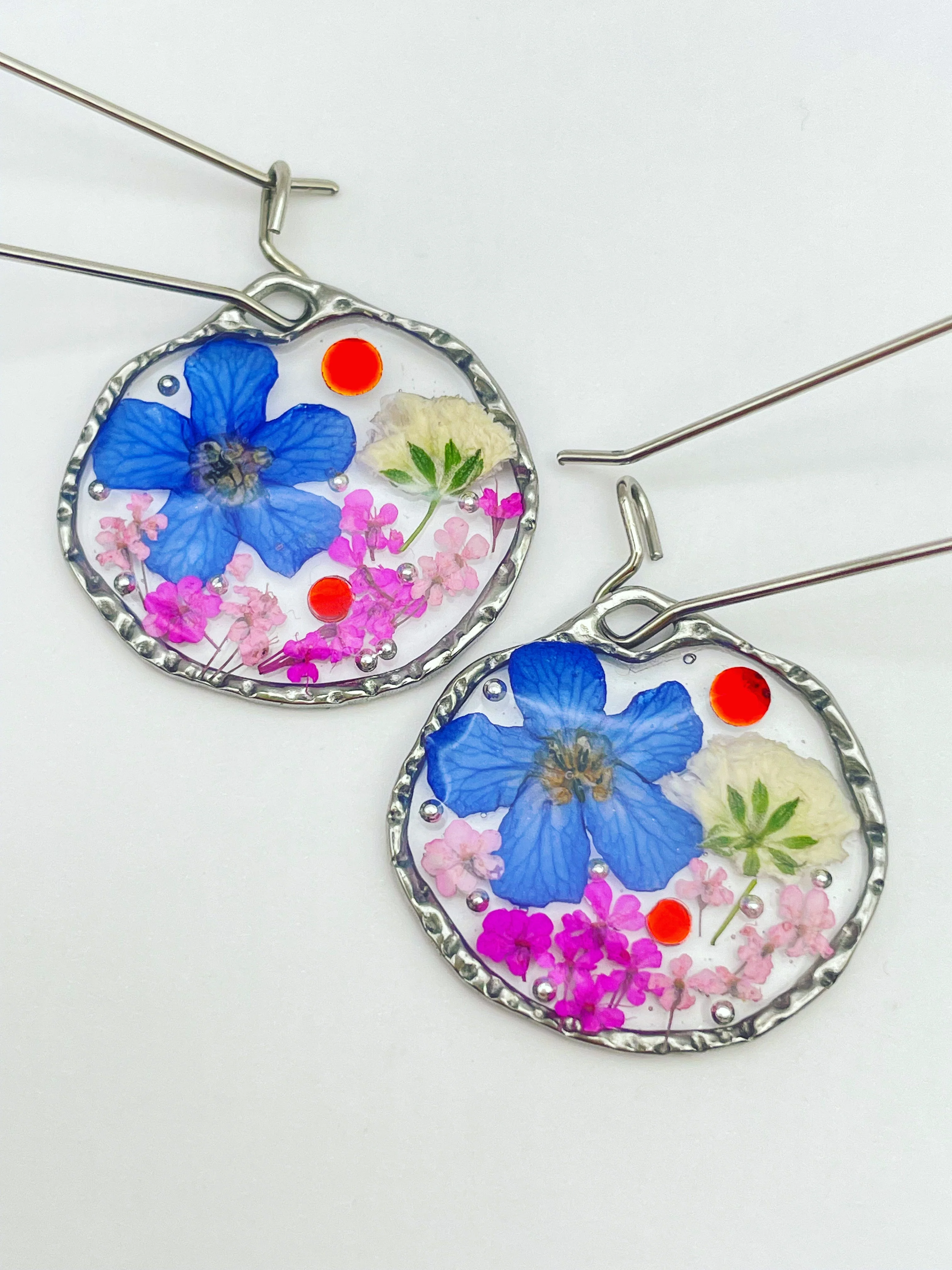 Dangle earrings with real flowers - Image 3