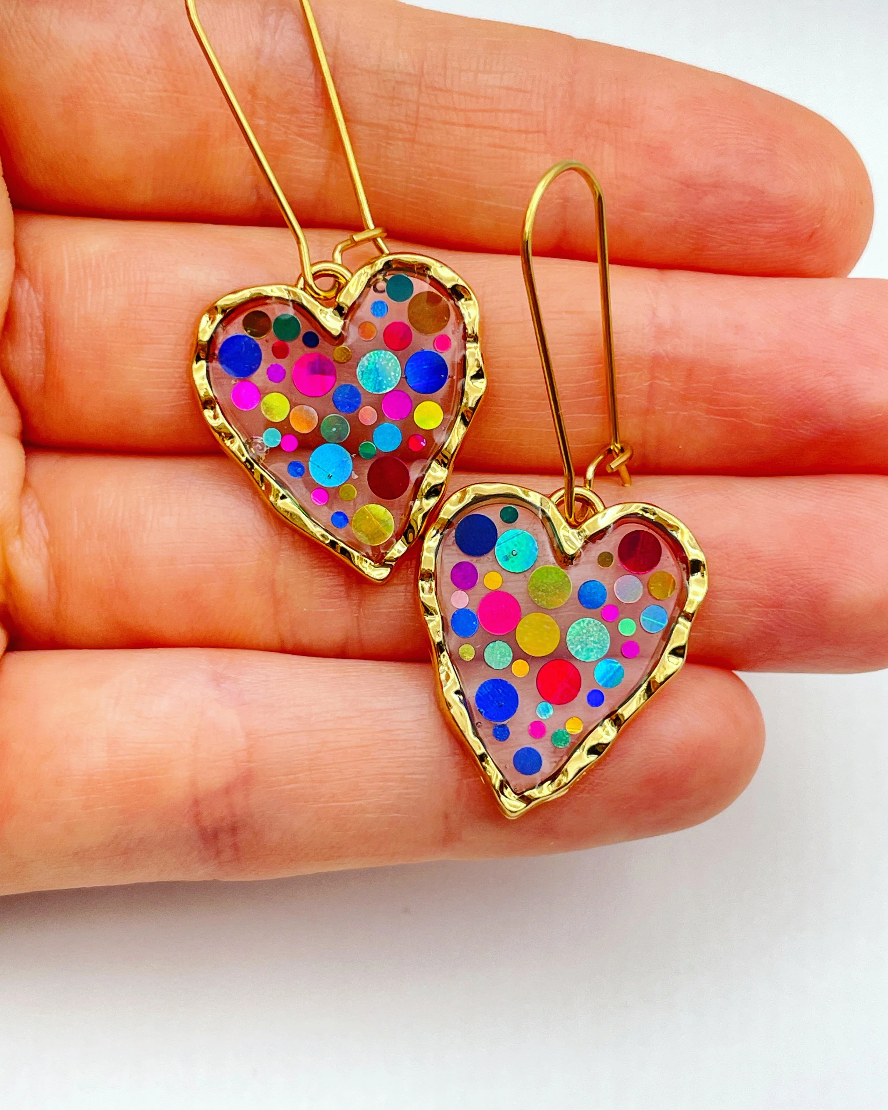 Disco heart earrings with colourful sparkles - Image 6