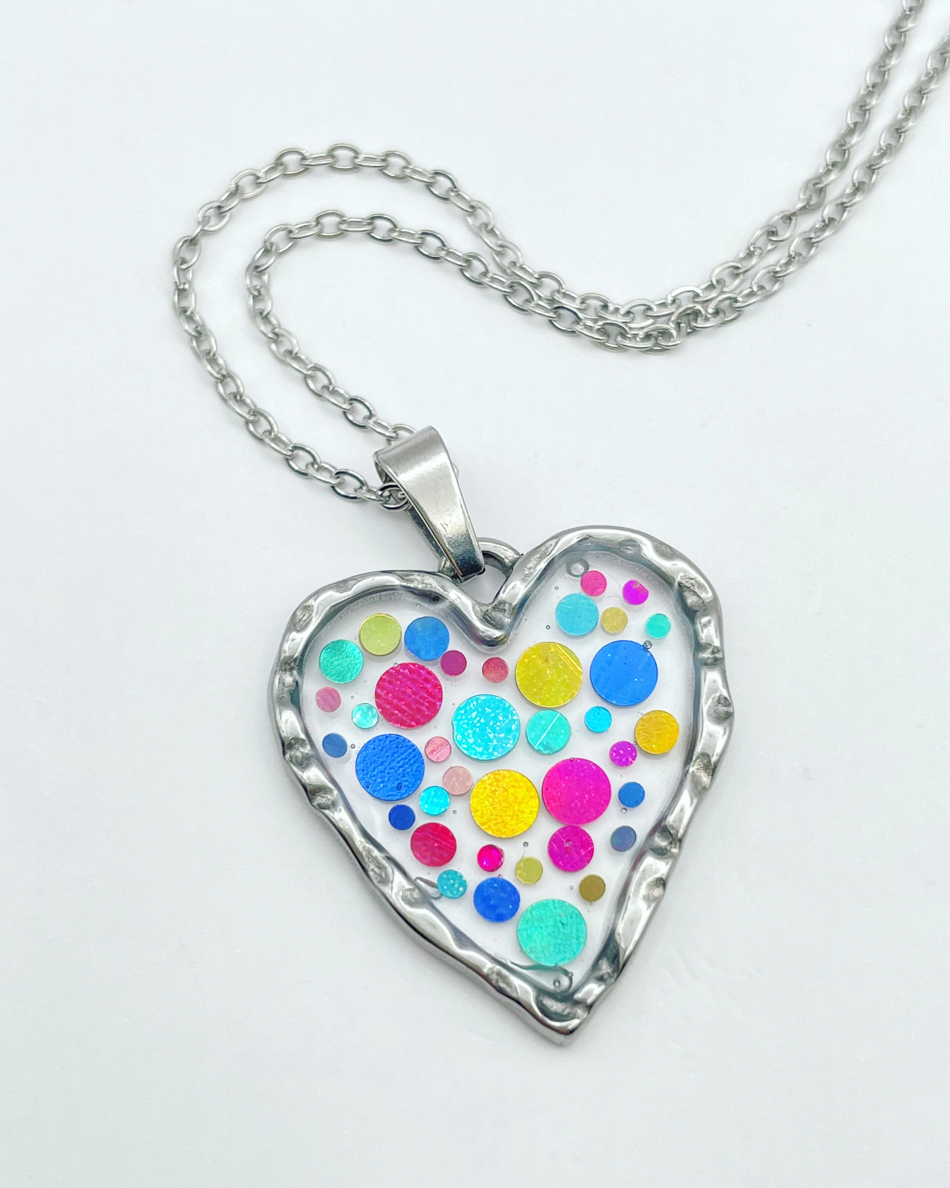 Disco heart necklace with colourful sparkles - Image 7