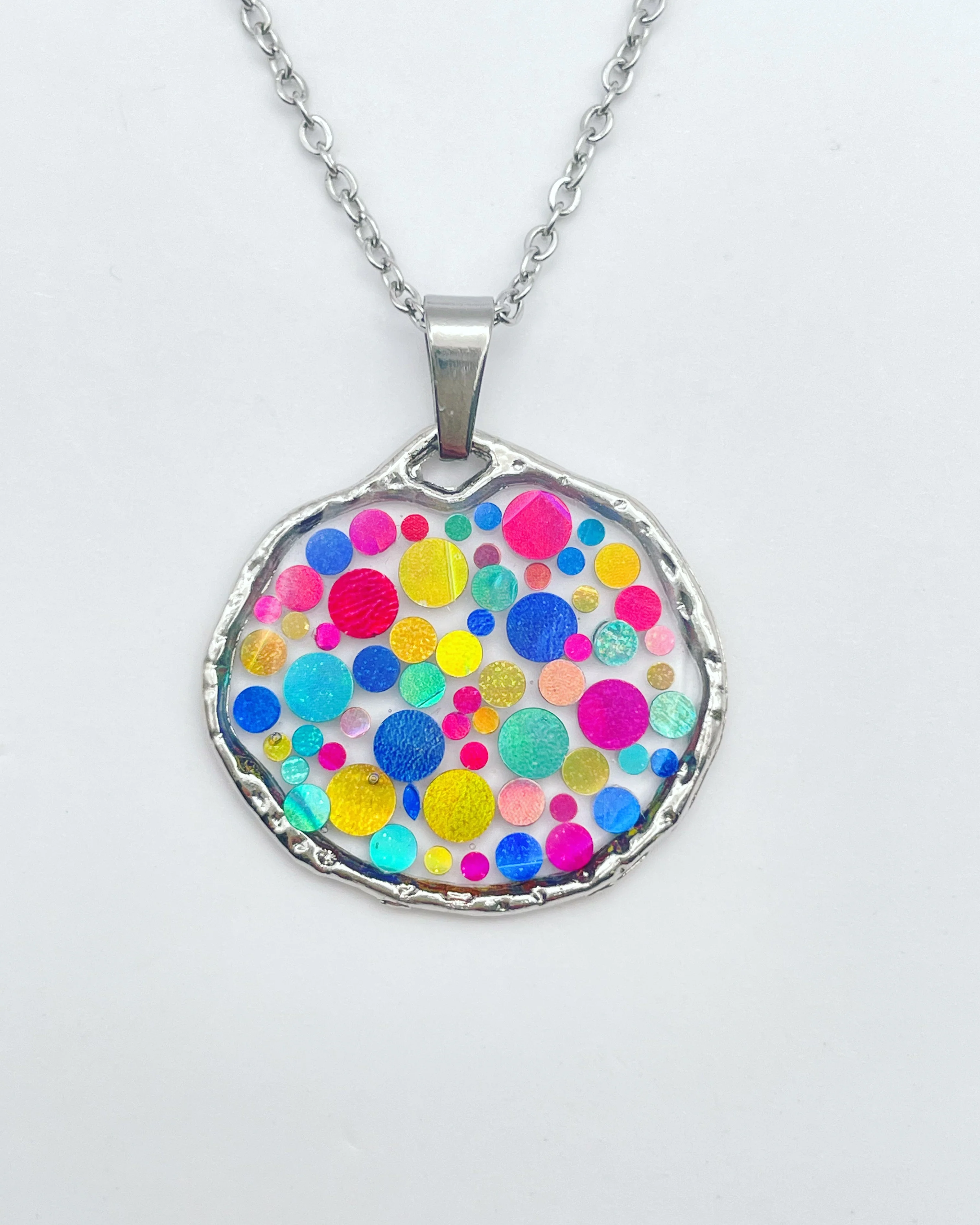 Small statement disco necklace with colourful sequins - Image 2