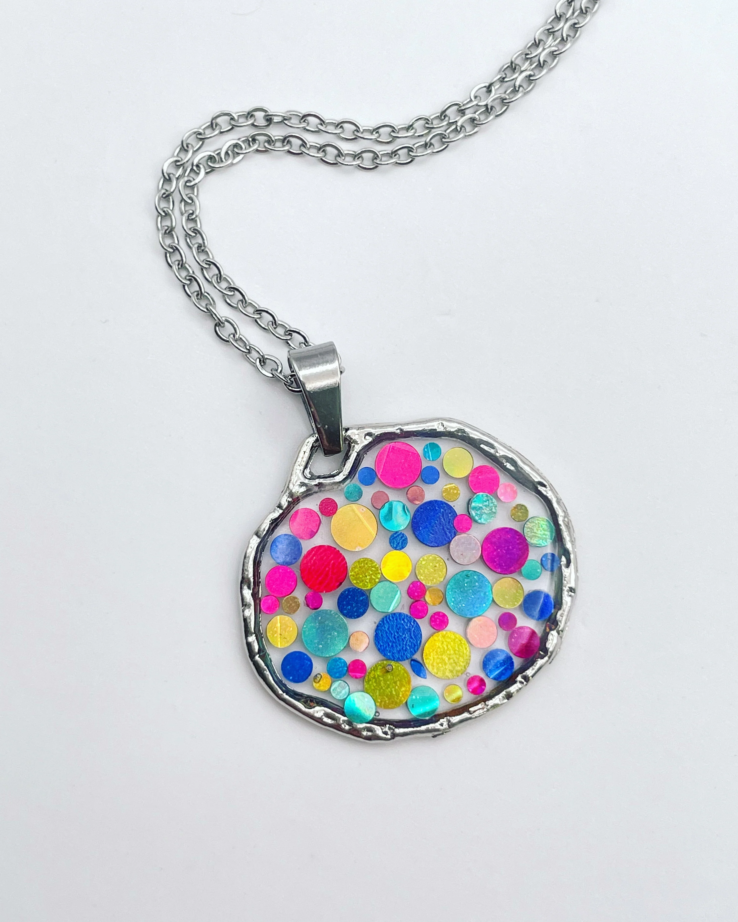 Small statement disco necklace with colourful sequins - Image 5