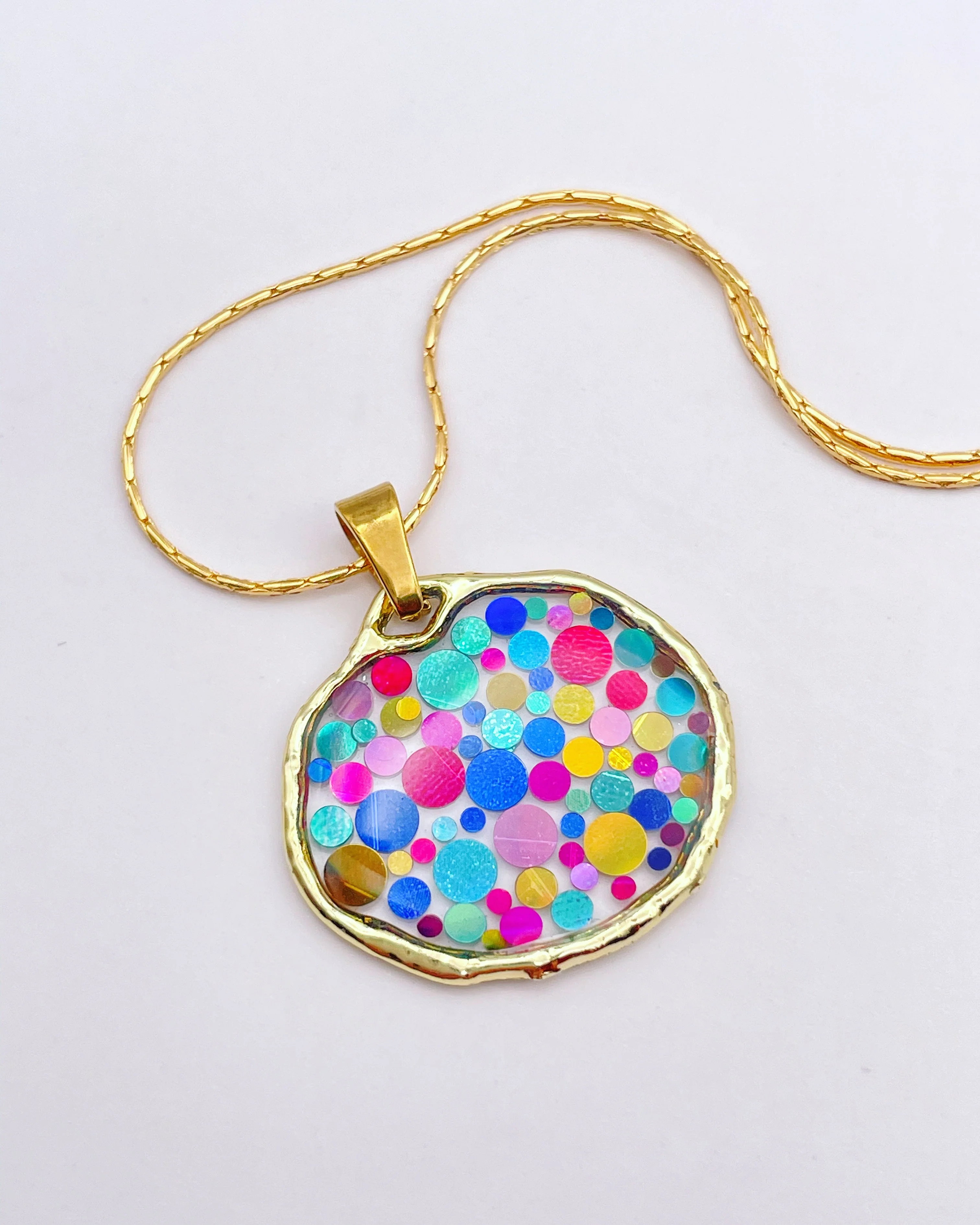 Small statement disco necklace with colourful sequins - Image 8