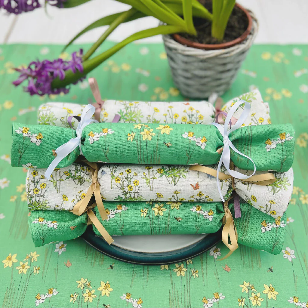 Easter Daffodils Linen Napkin Crackers - Image 3