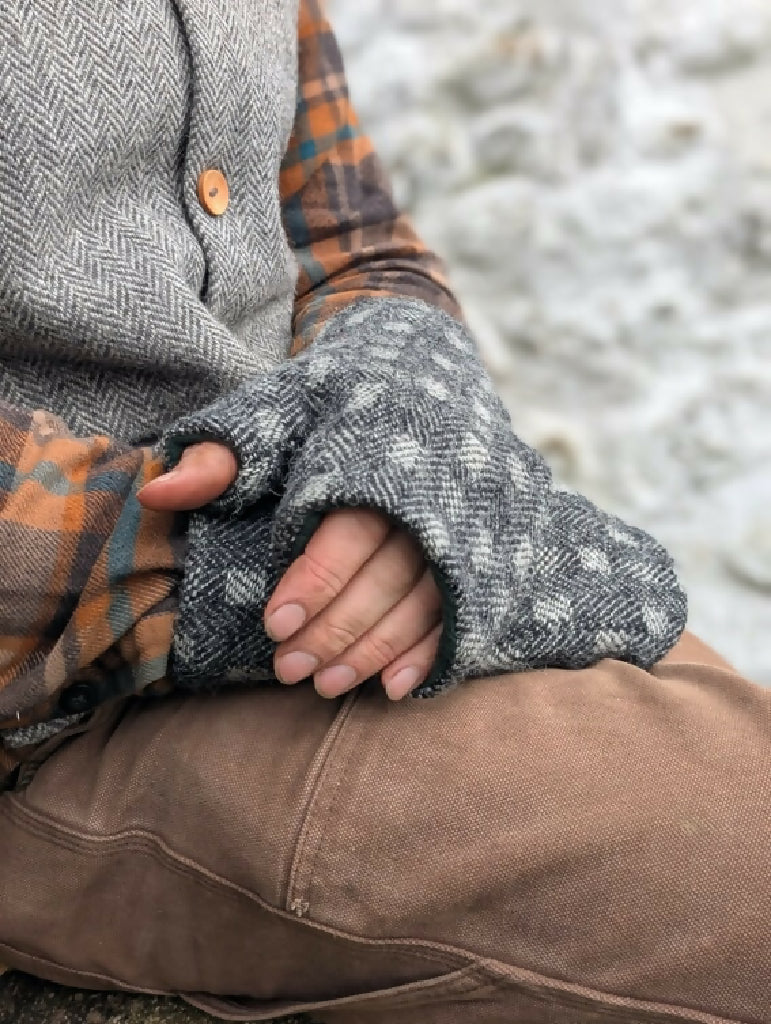 Elvet Mittens - Image 6
