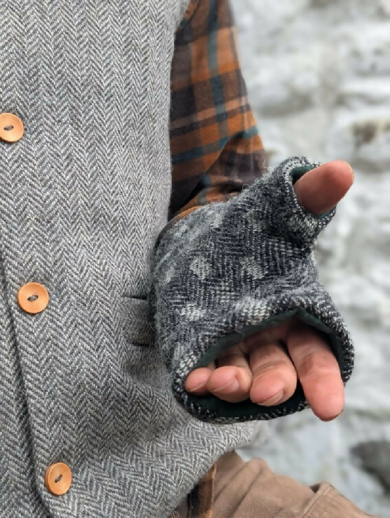 Elvet Mittens - Image 7