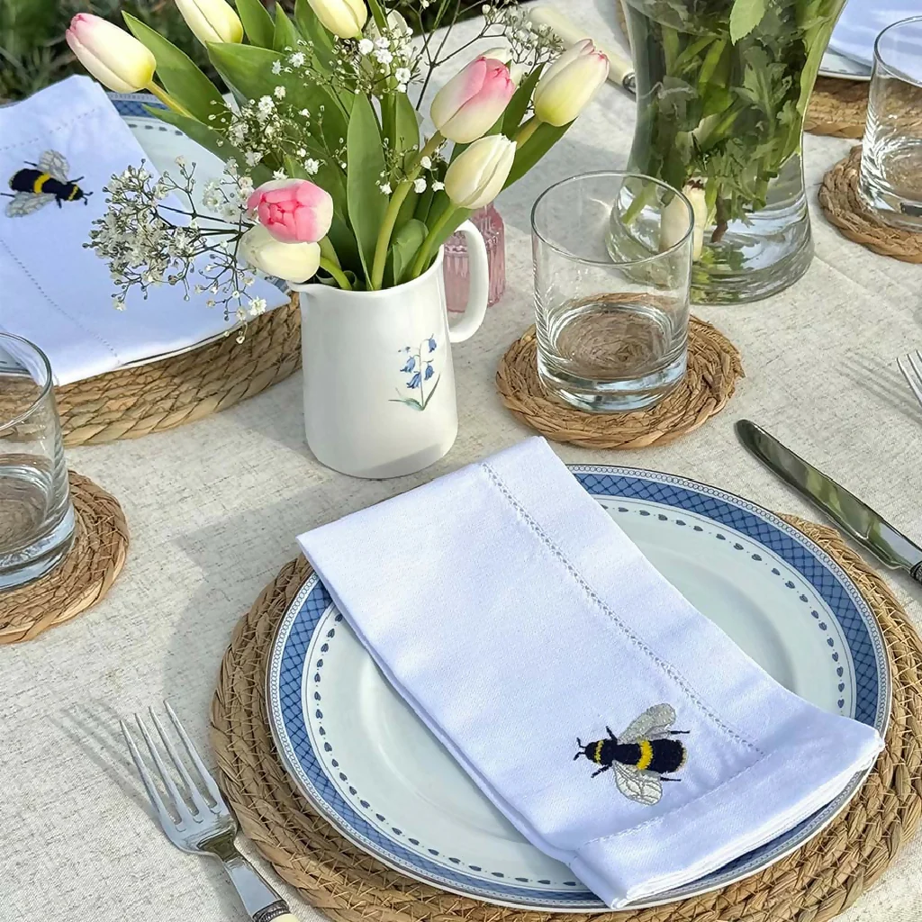 EMBROIDERED LINEN NAPKINS - BEES - Image 3