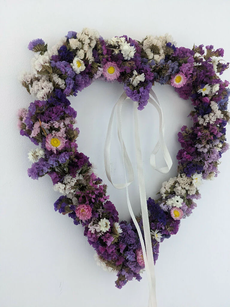 Everlasting Heart – Dried Limonium with Soft Blooms - Image 3