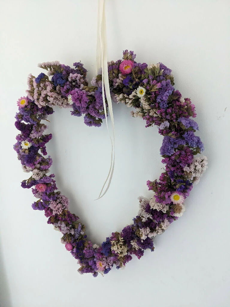 Everlasting Heart – Dried Limonium with Soft Blooms - Image 7