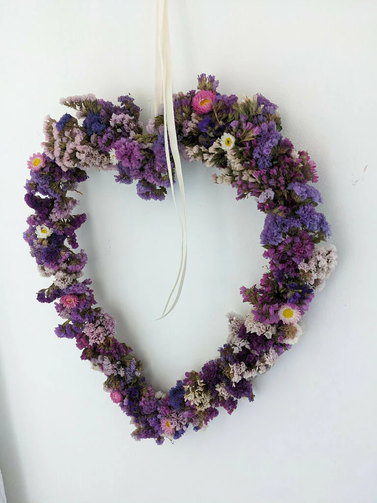 Everlasting Heart – Dried Limonium with Soft Blooms - Image 9