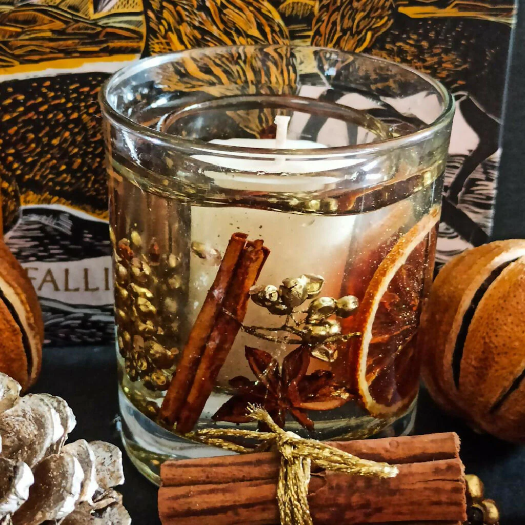 FESTIVE ORANGE AND SPICE BOTANICAL SCENTED CANDLE (MED) - Image 2