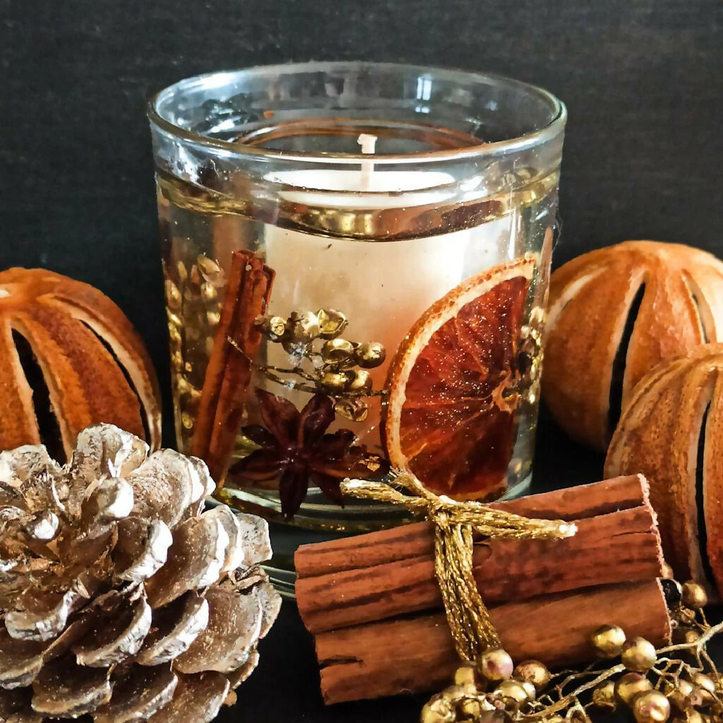 FESTIVE ORANGE AND SPICE BOTANICAL SCENTED CANDLE (MED) - Image 4