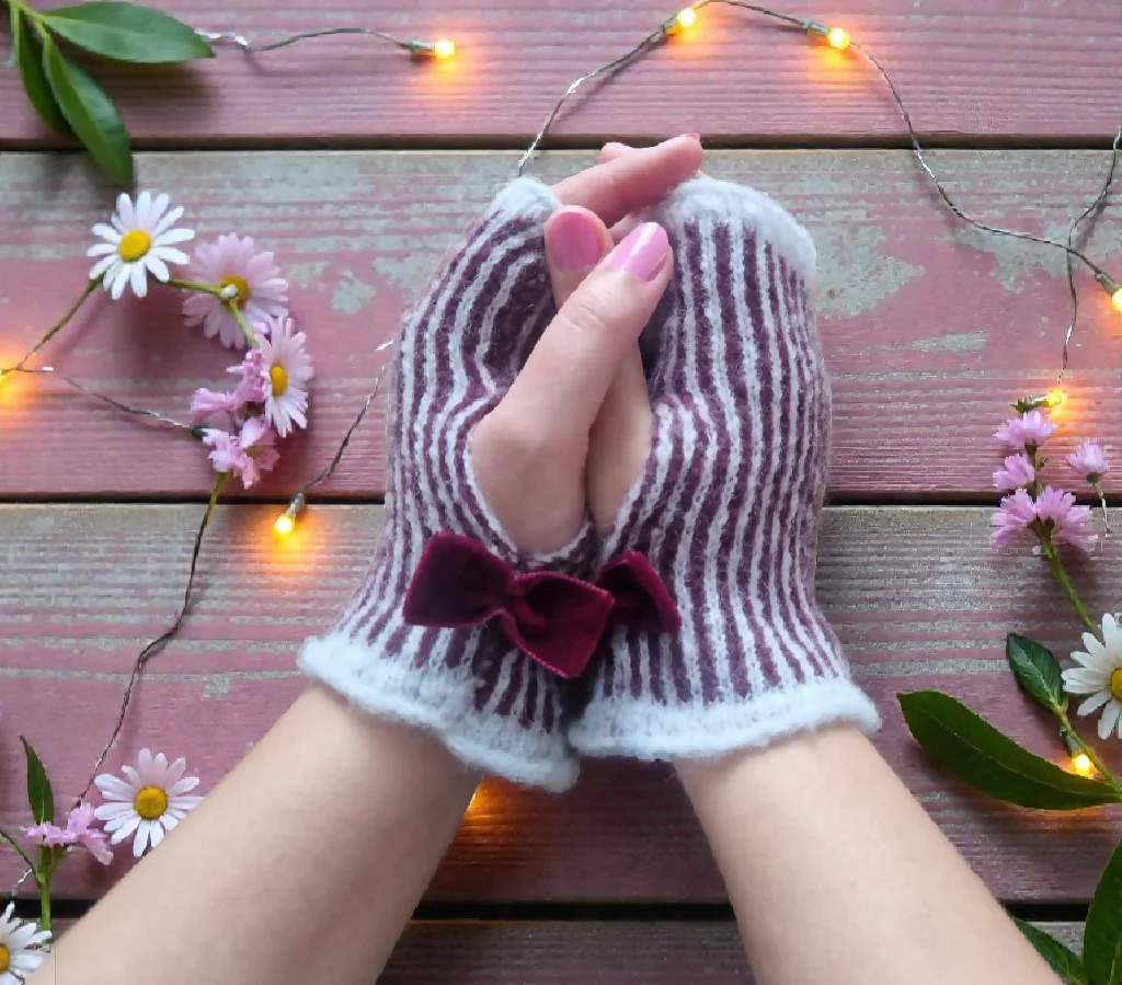 Fingerless striped woollen gloves