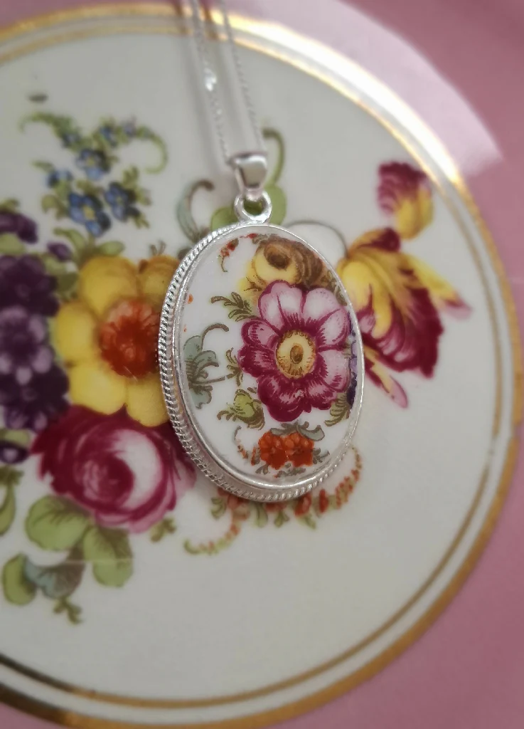 Floral Broken china silver pendant - Image 2