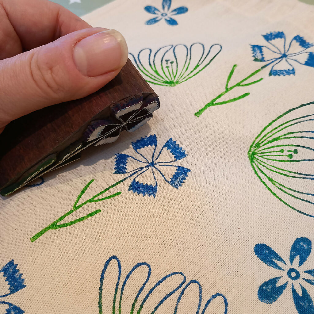 Floral drawstring bag wood block printing kit - Image 2