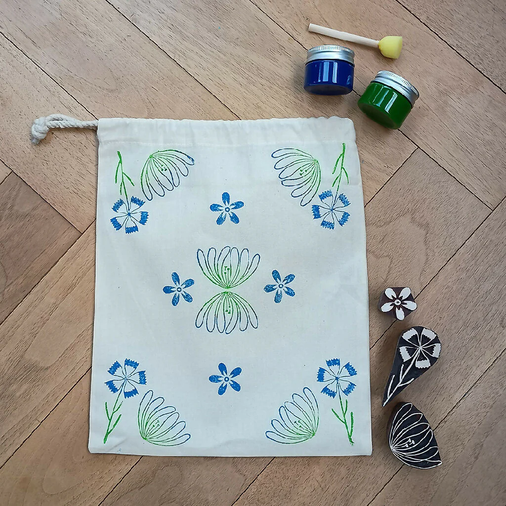 Floral drawstring bag wood block printing kit - Image 5