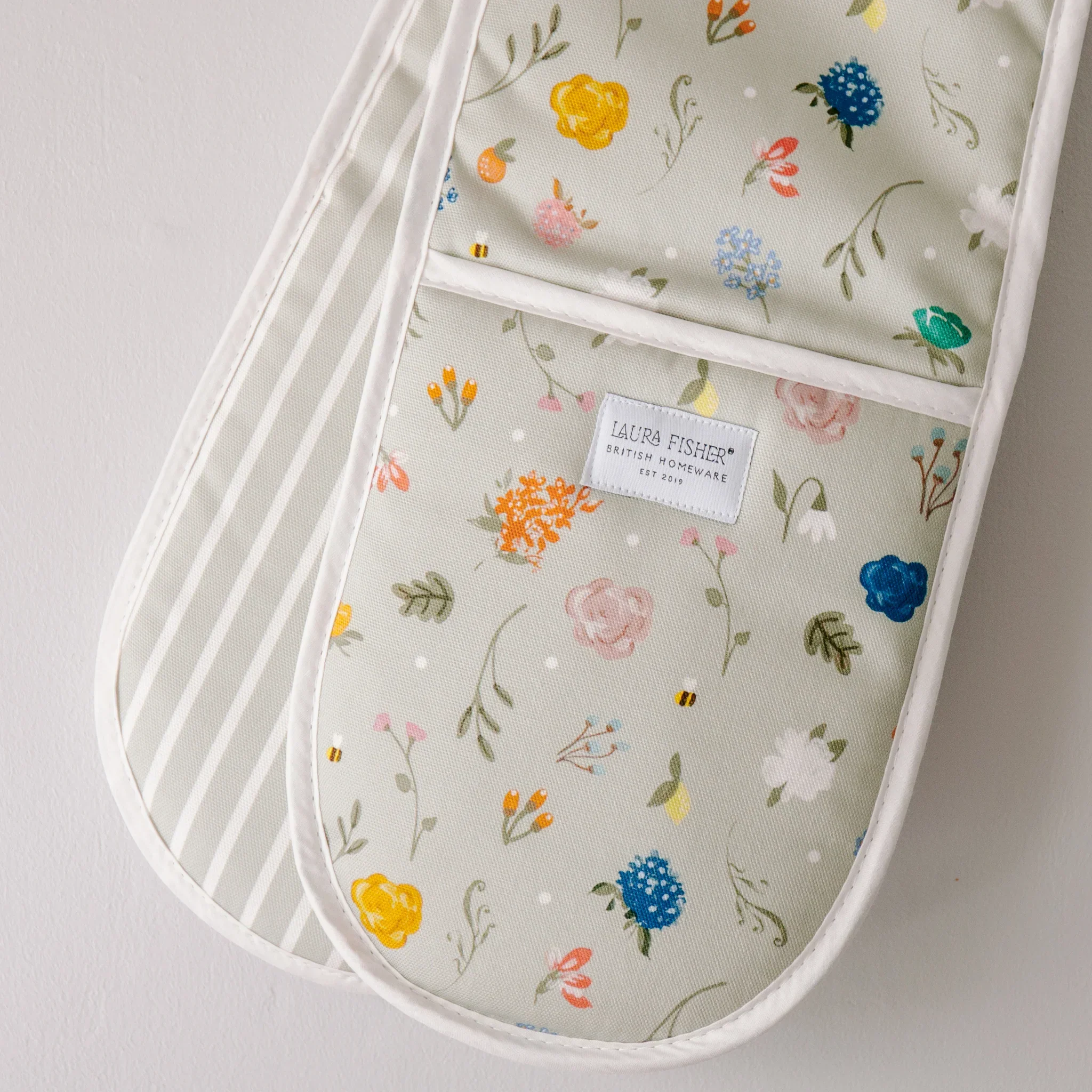 Floral Meadow Oven Gloves - Image 3