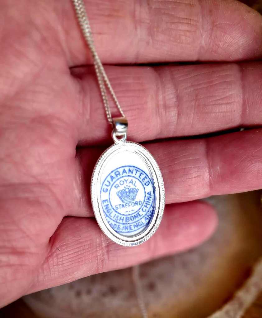 Forget me not broken china with crest silver pendant - Image 2