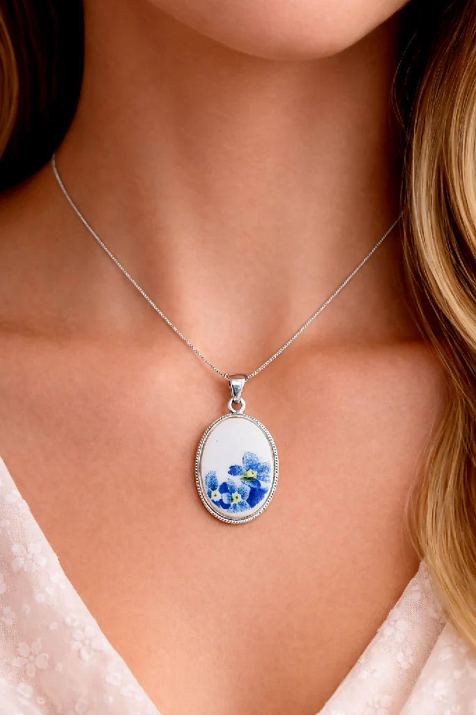 Forget me not broken china with crest silver pendant - Image 3