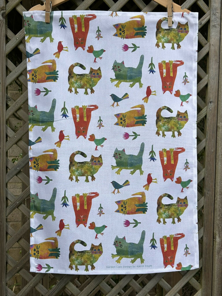 Garden Cats tea towel - Image 2