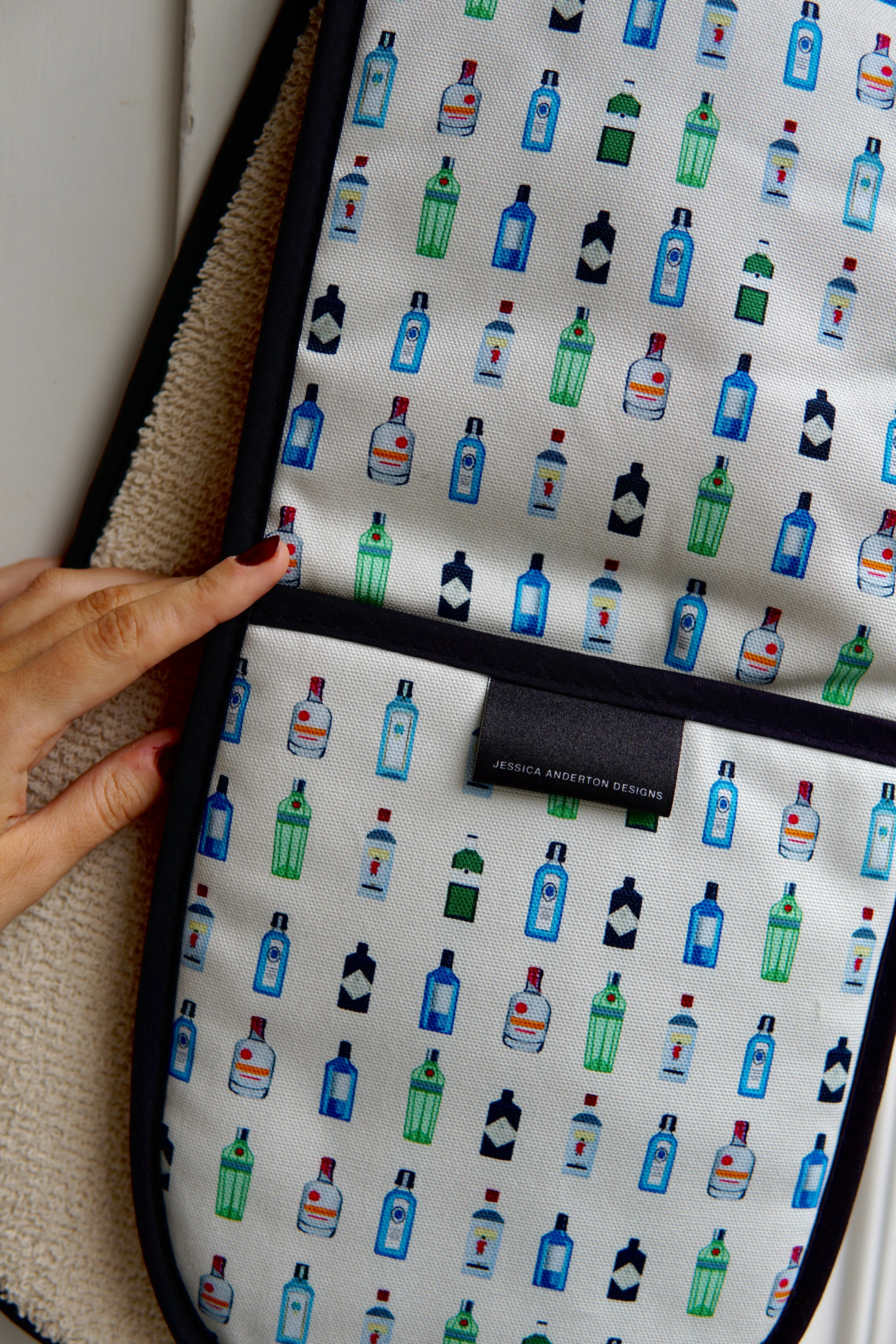 GIN Double Oven Gloves - Image 3