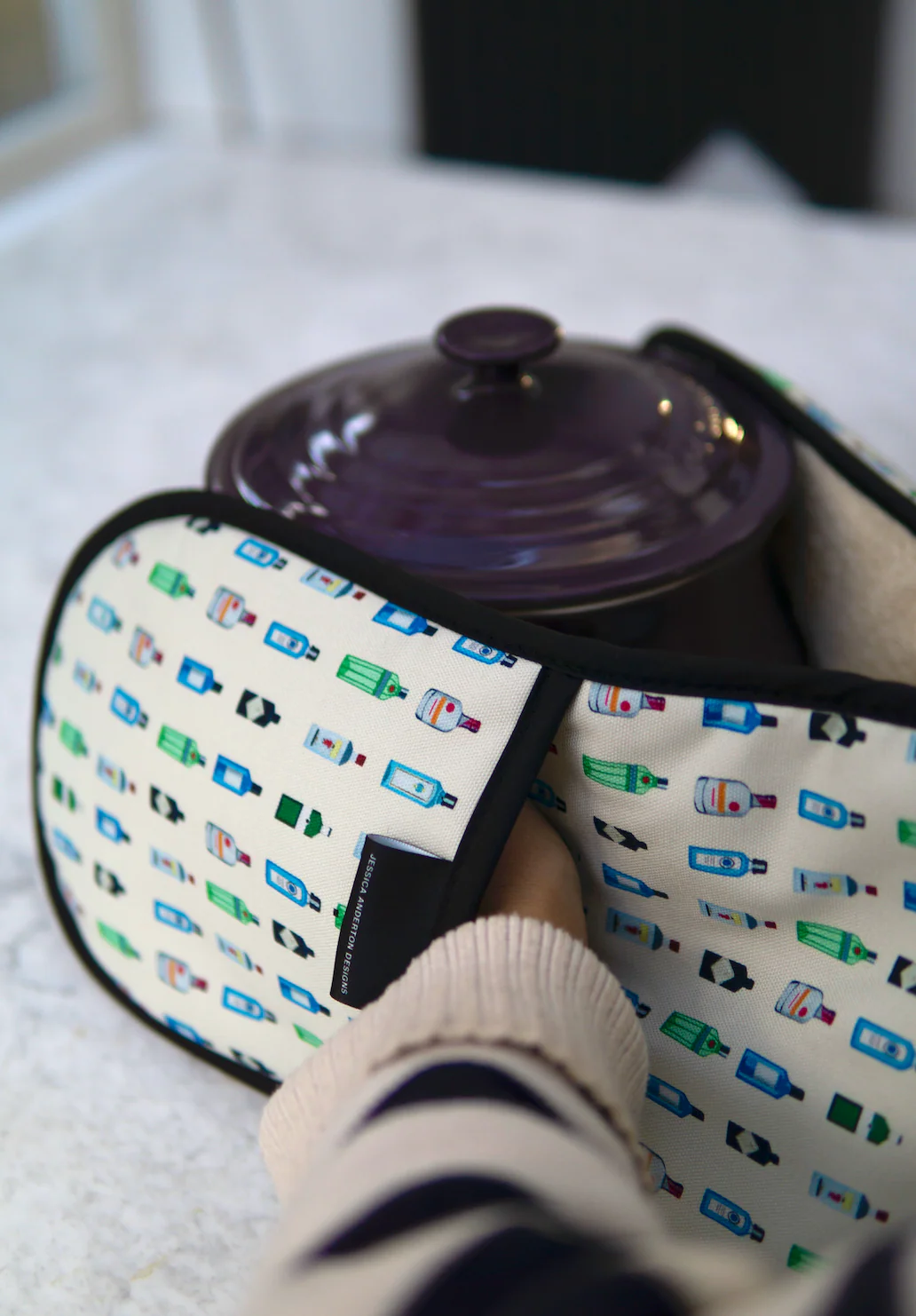 GIN Double Oven Gloves - Image 6