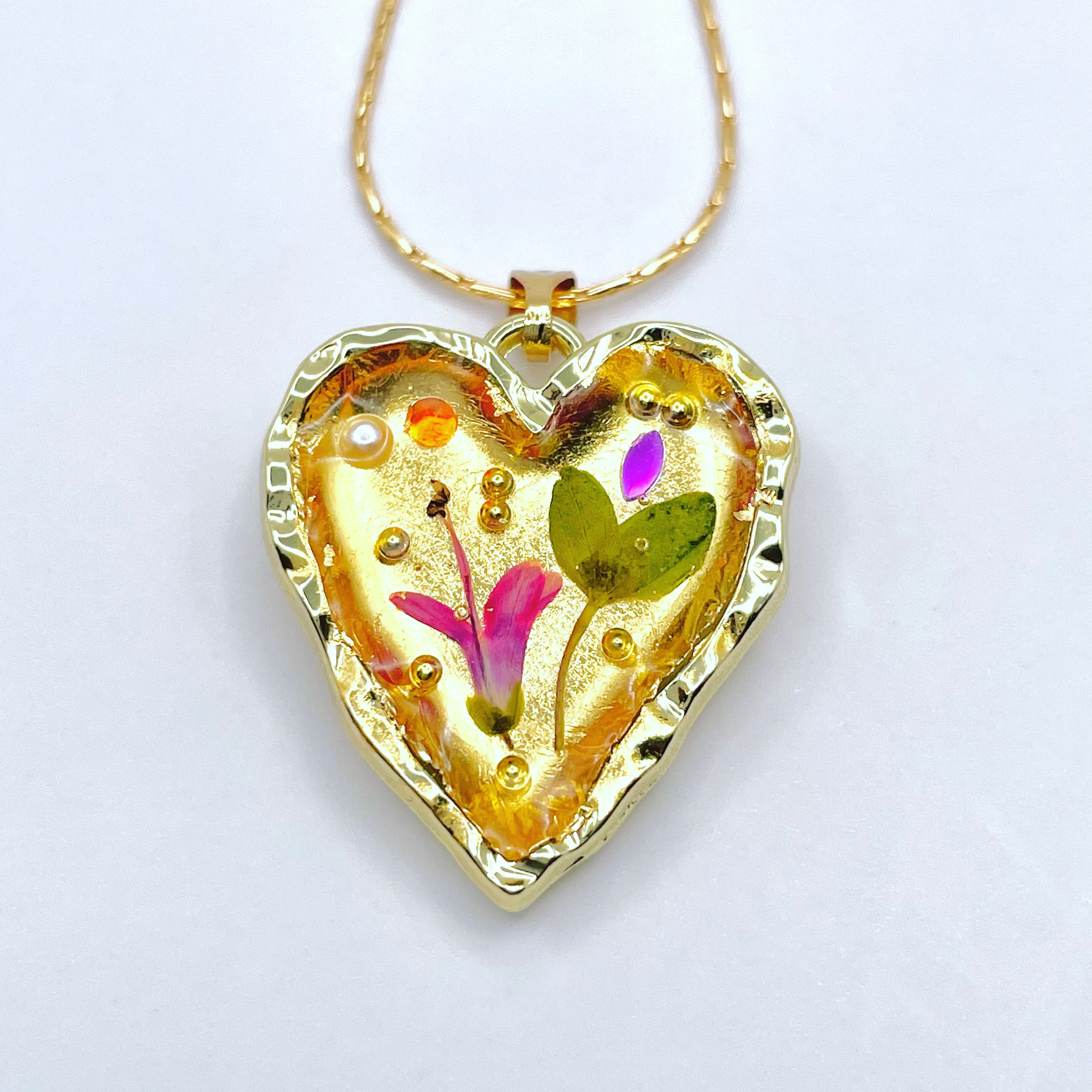 Gold heart necklace with lily flowers - Image 4