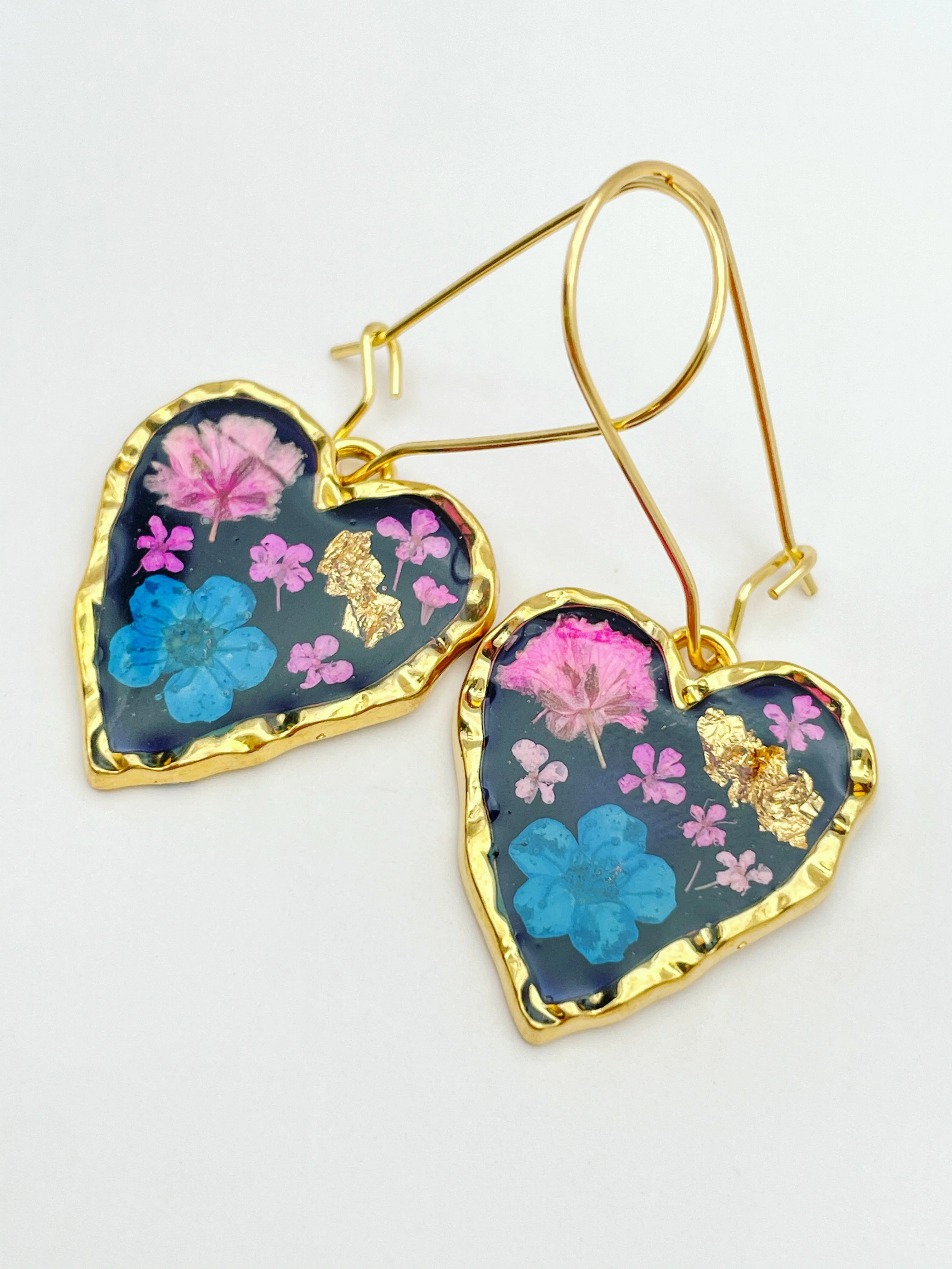 Gothic Heart Earrings With real Flowers - Image 2