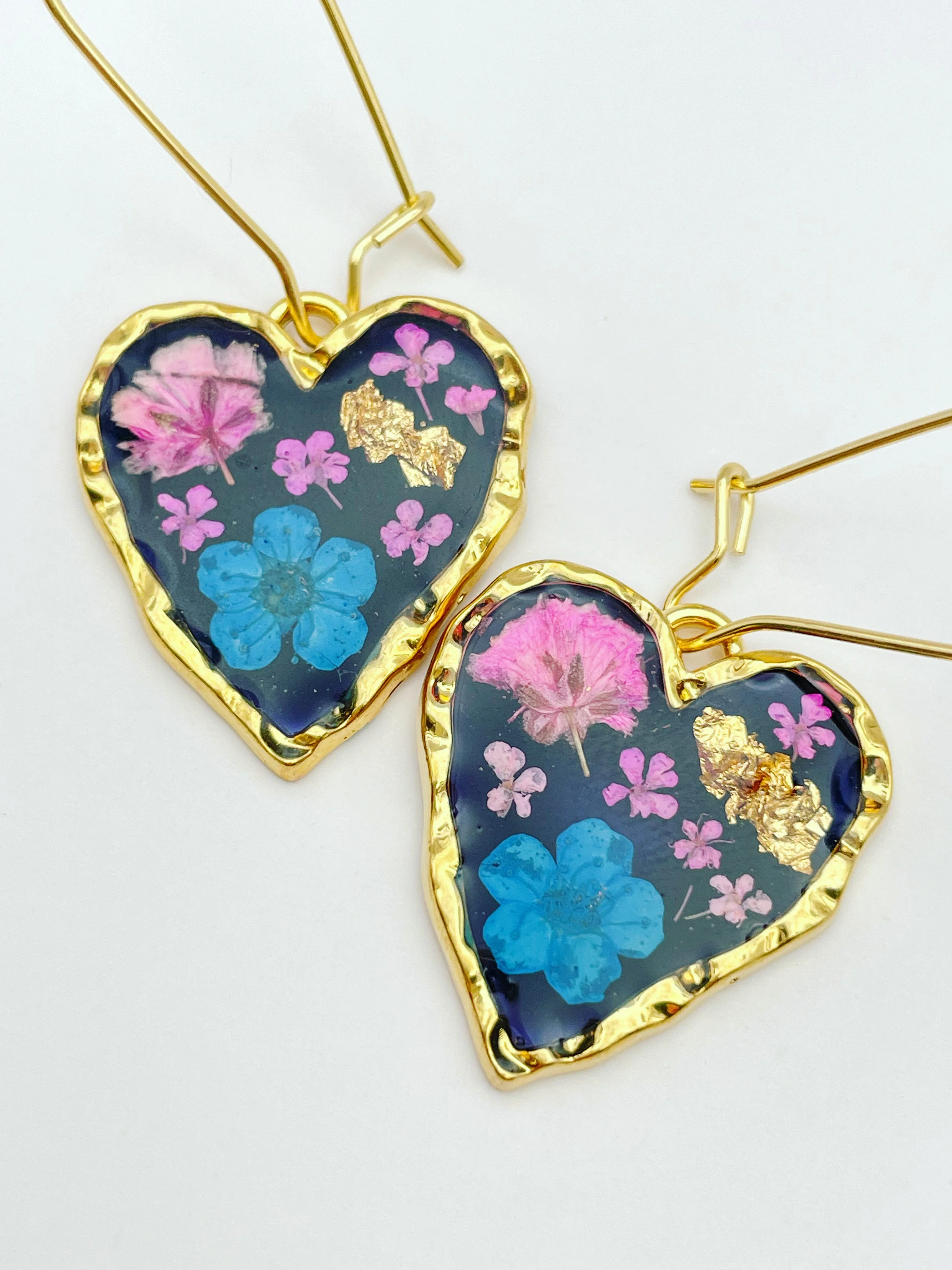 Gothic Heart Earrings With real Flowers - Image 7
