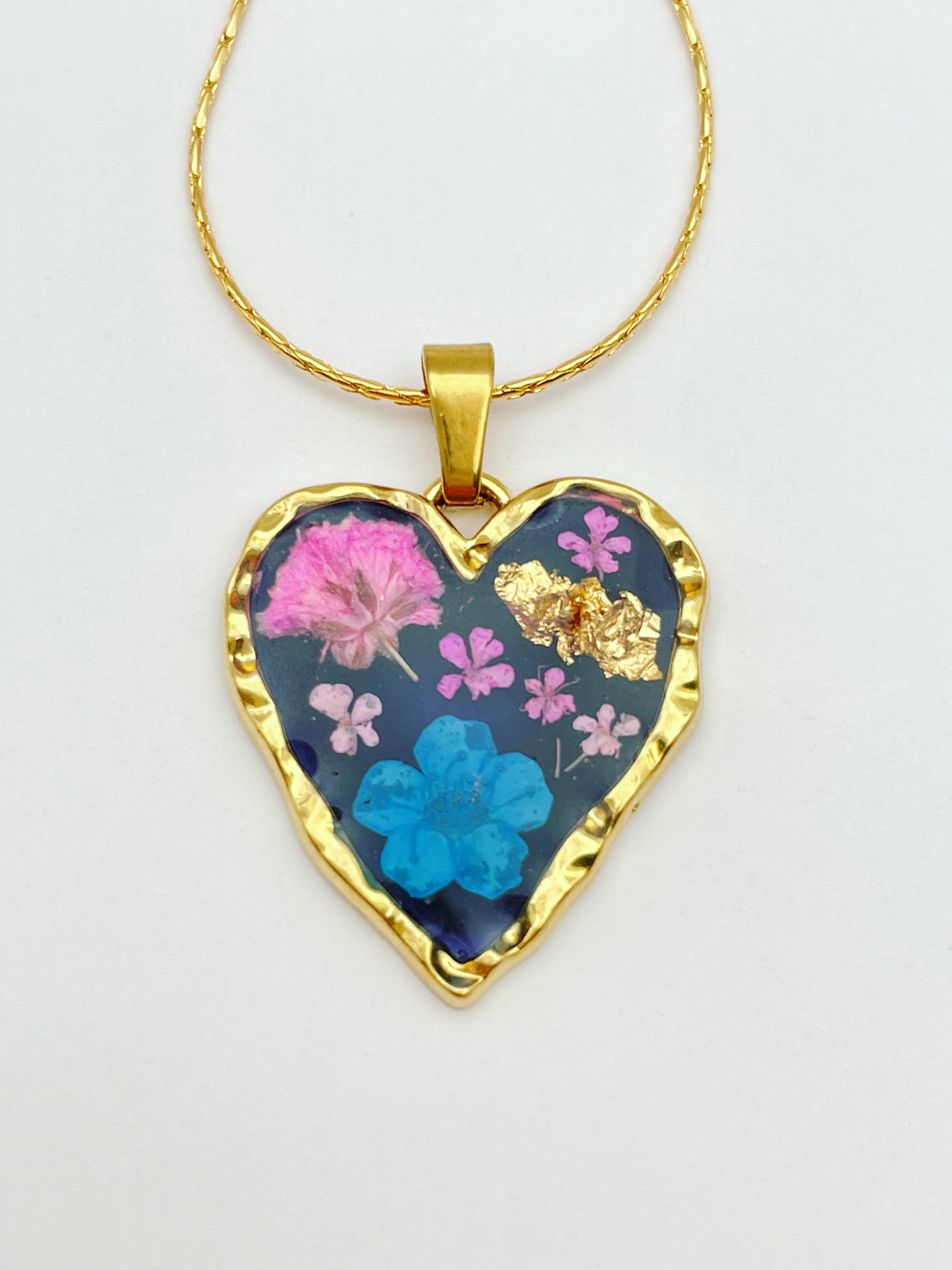 Gothic heart necklace with real flowers