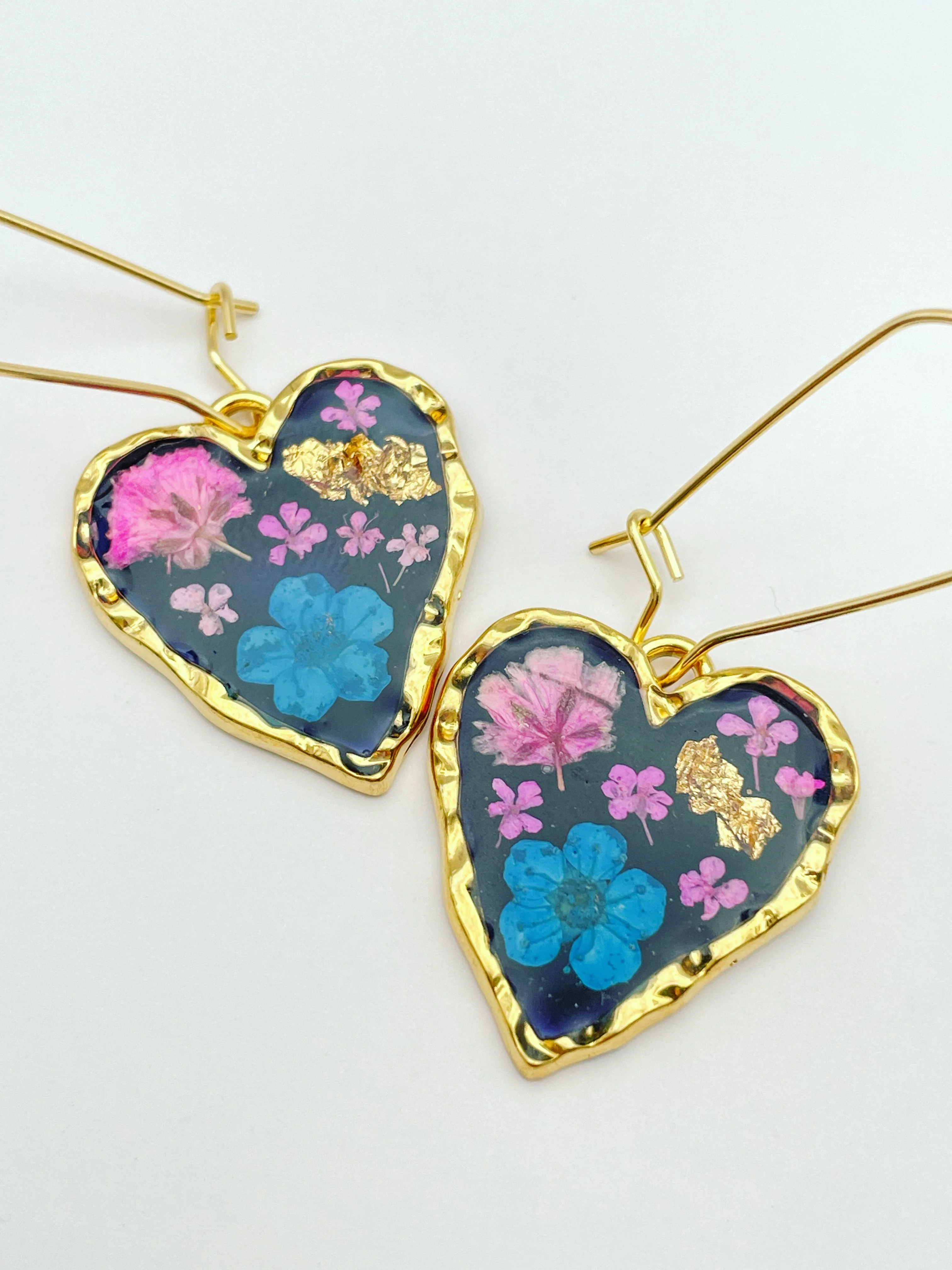 Gothic heart necklace with real flowers - Image 4
