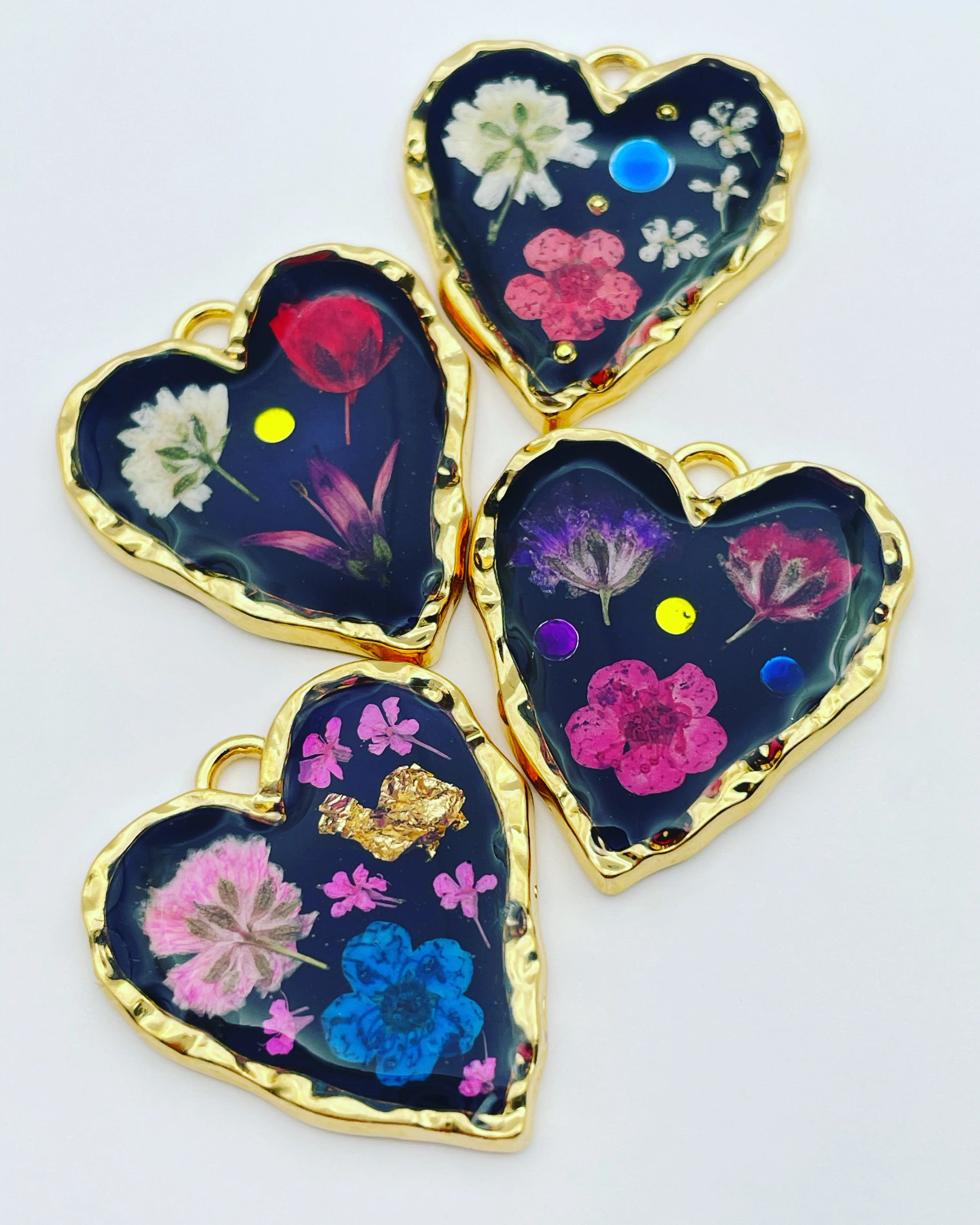 Gothic heart necklace with real flowers - Image 6