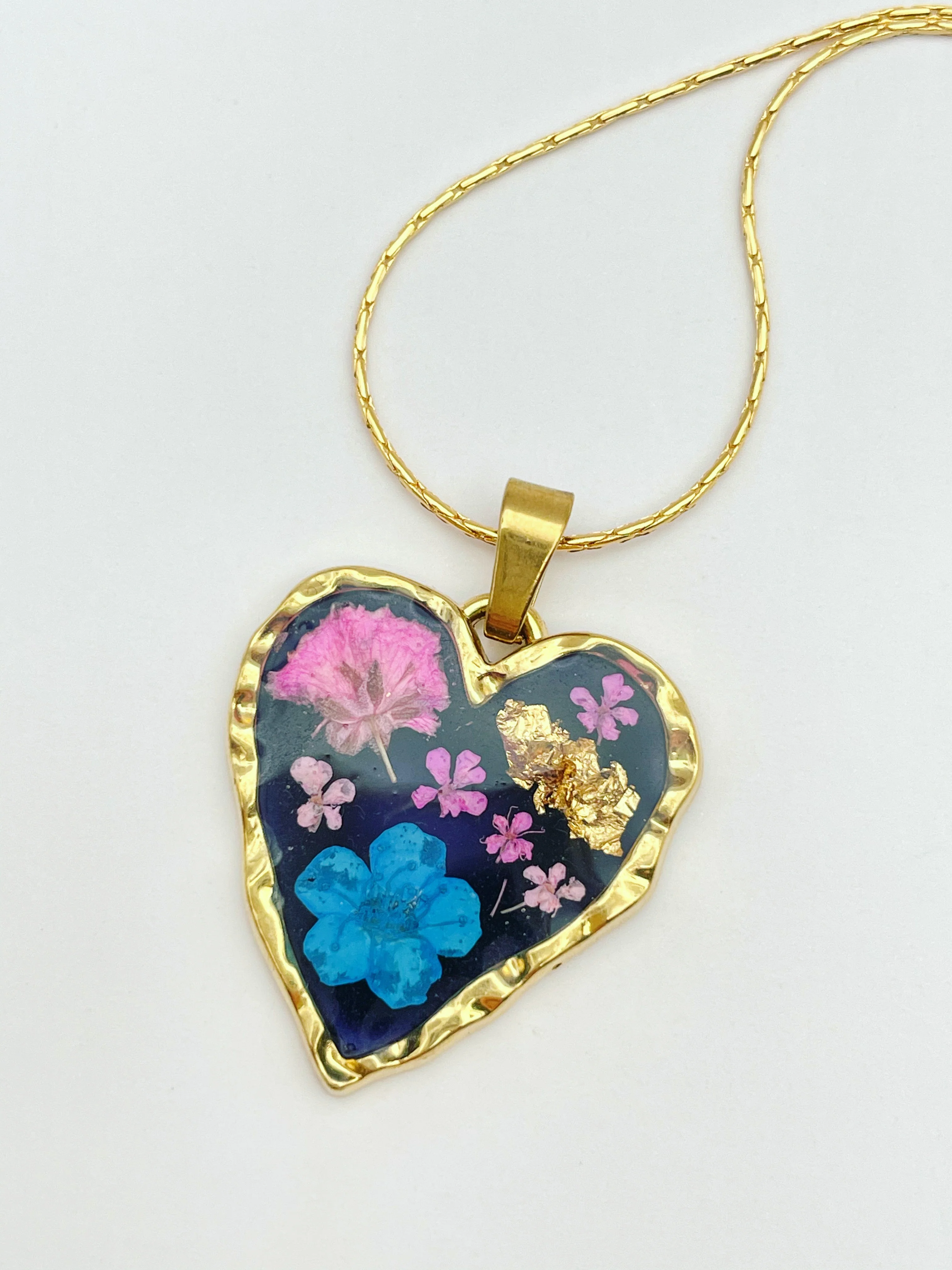 Gothic heart necklace with real flowers - Image 7