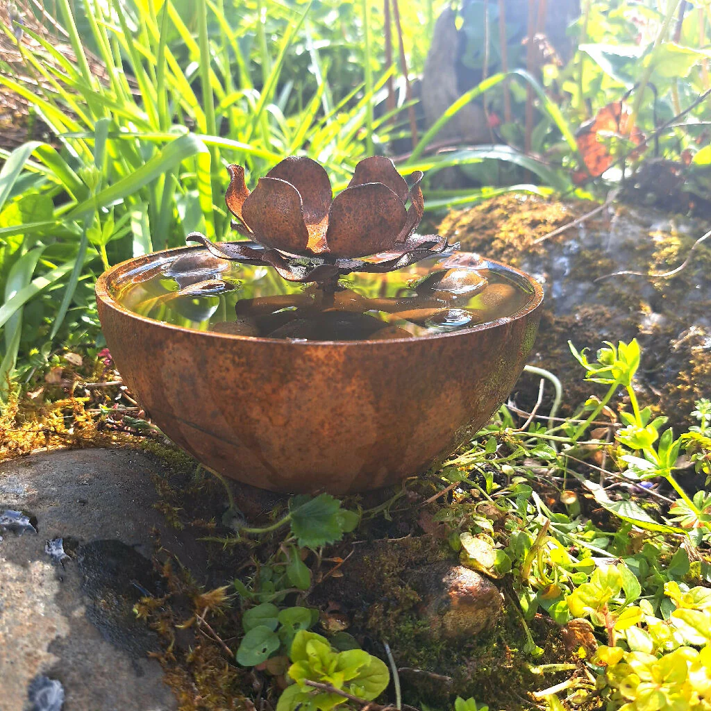 Handcrafted Mini Pond: Rusted Lily Garden Water Bowl - Image 2