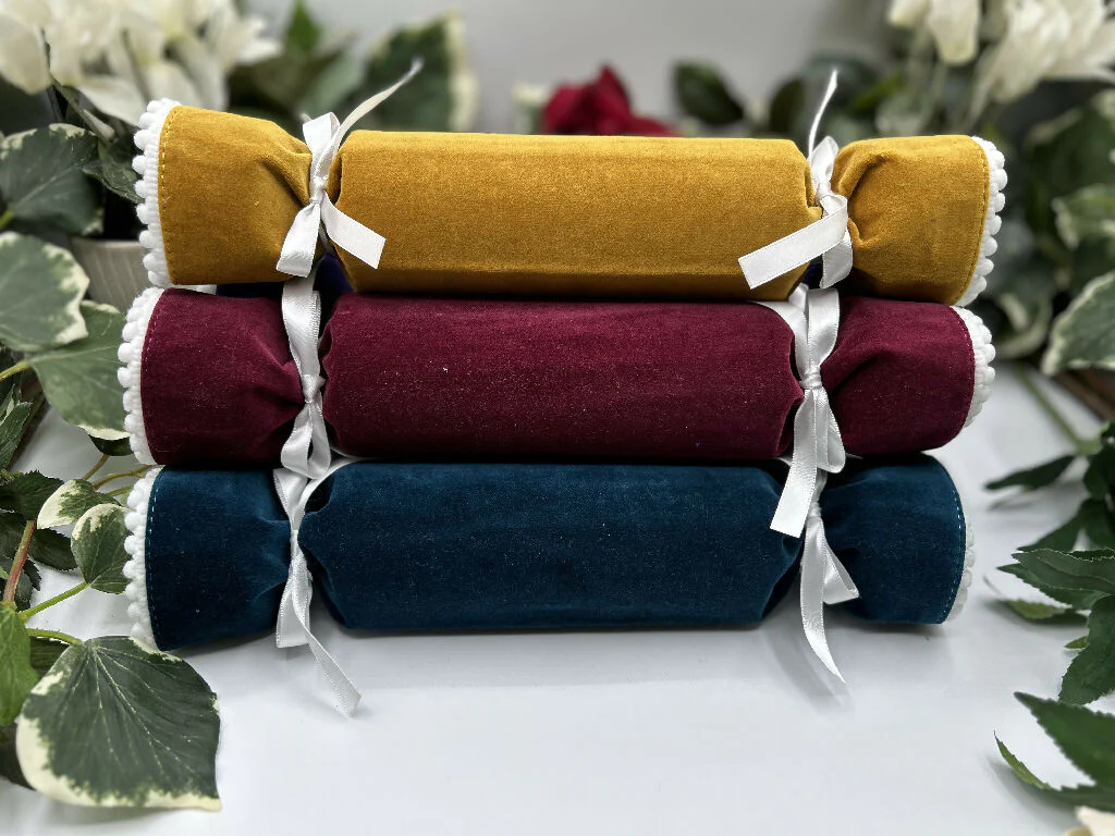 Handmade Velvet Christmas Crackers: Eco-Friendly Reusable Holiday Decor - Image 5
