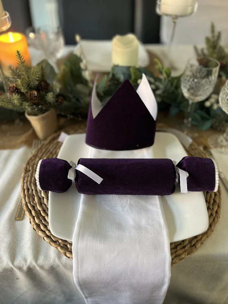 Handmade Velvet Christmas Crackers: Eco-Friendly Reusable Holiday Decor - Image 6