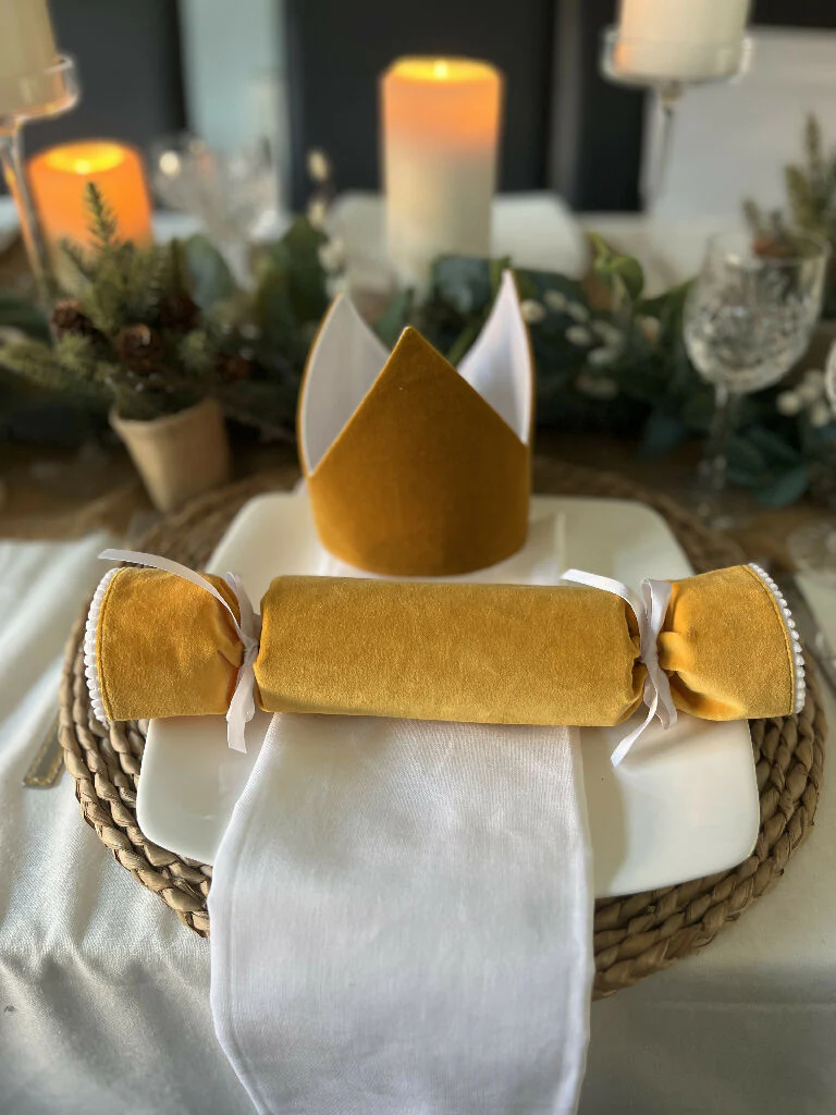Handmade Velvet Christmas Crackers: Eco-Friendly Reusable Holiday Decor - Image 8