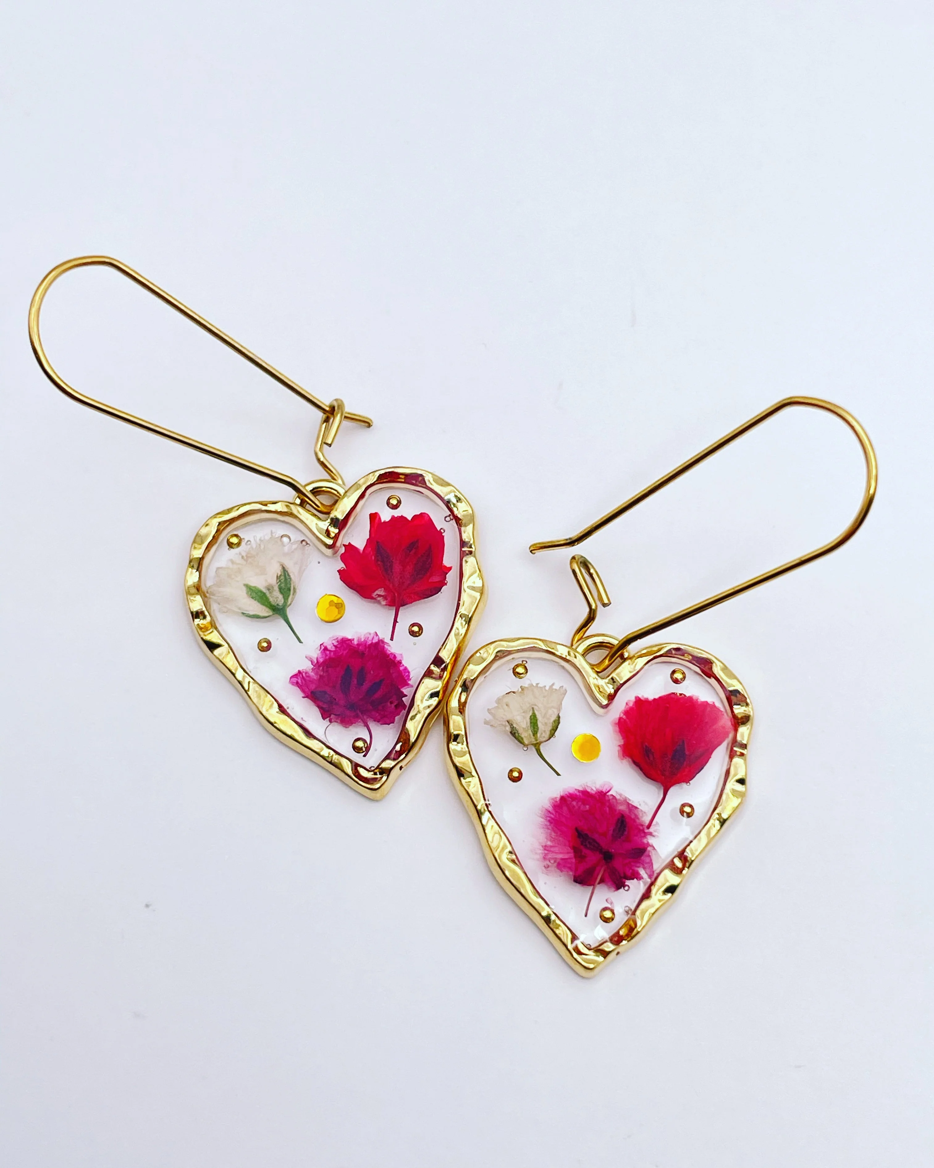 Heart earrings with gypsophila and poppy flowers - Image 3