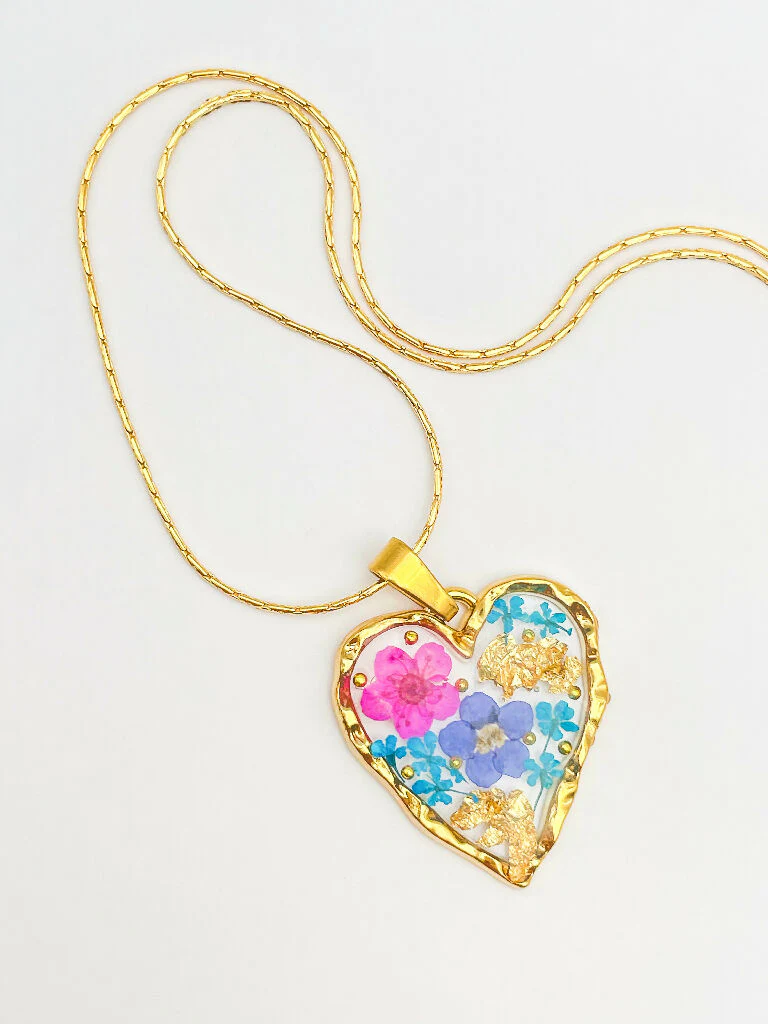 Heart necklace with forget-me-not and pink flowers - Image 2